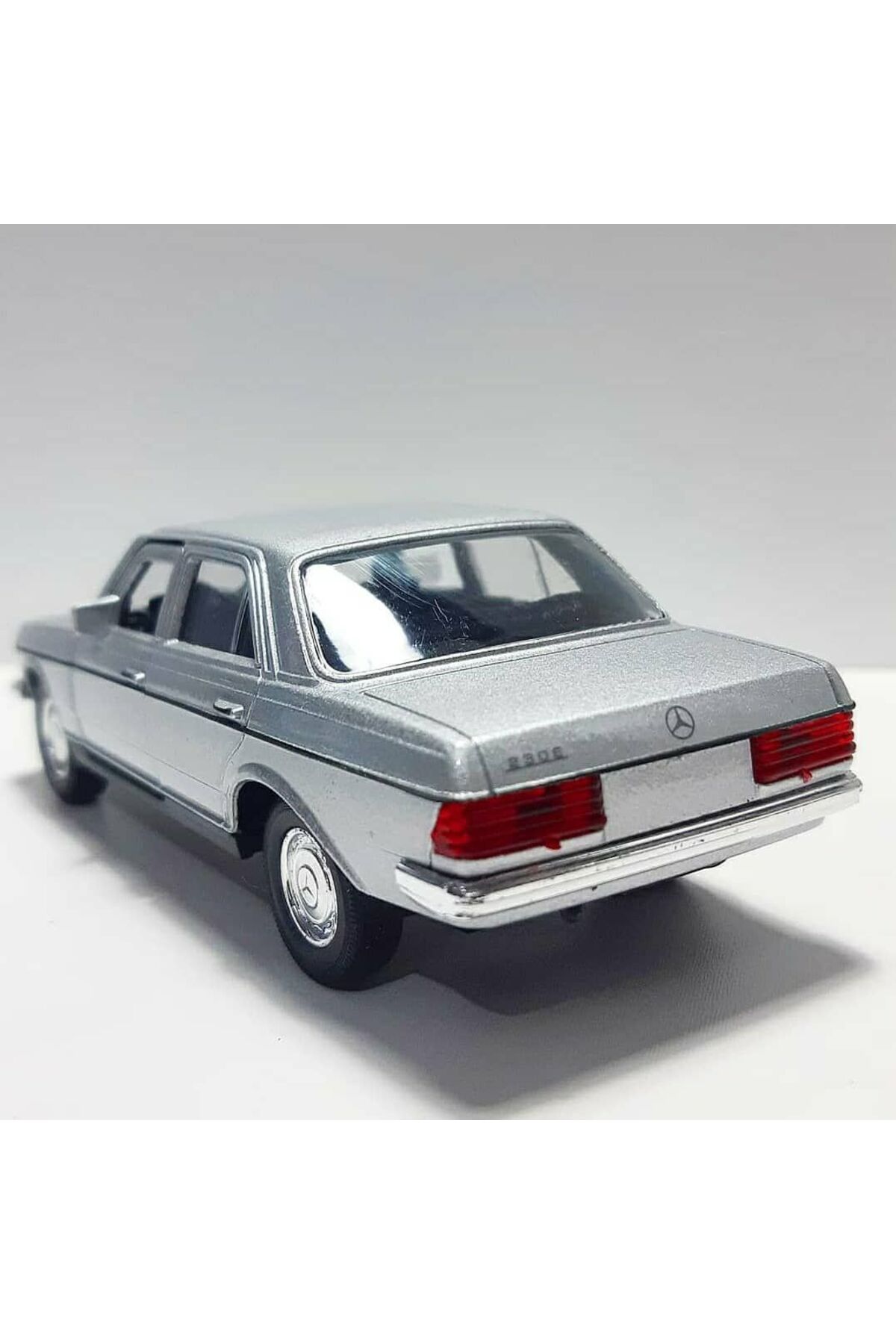 مدل خودرو 1.36 SCALE WELLY BREND MERCEDES BENZ W123 CASE GRY COLOR 12CM METAL CAR اورجینال WELLY