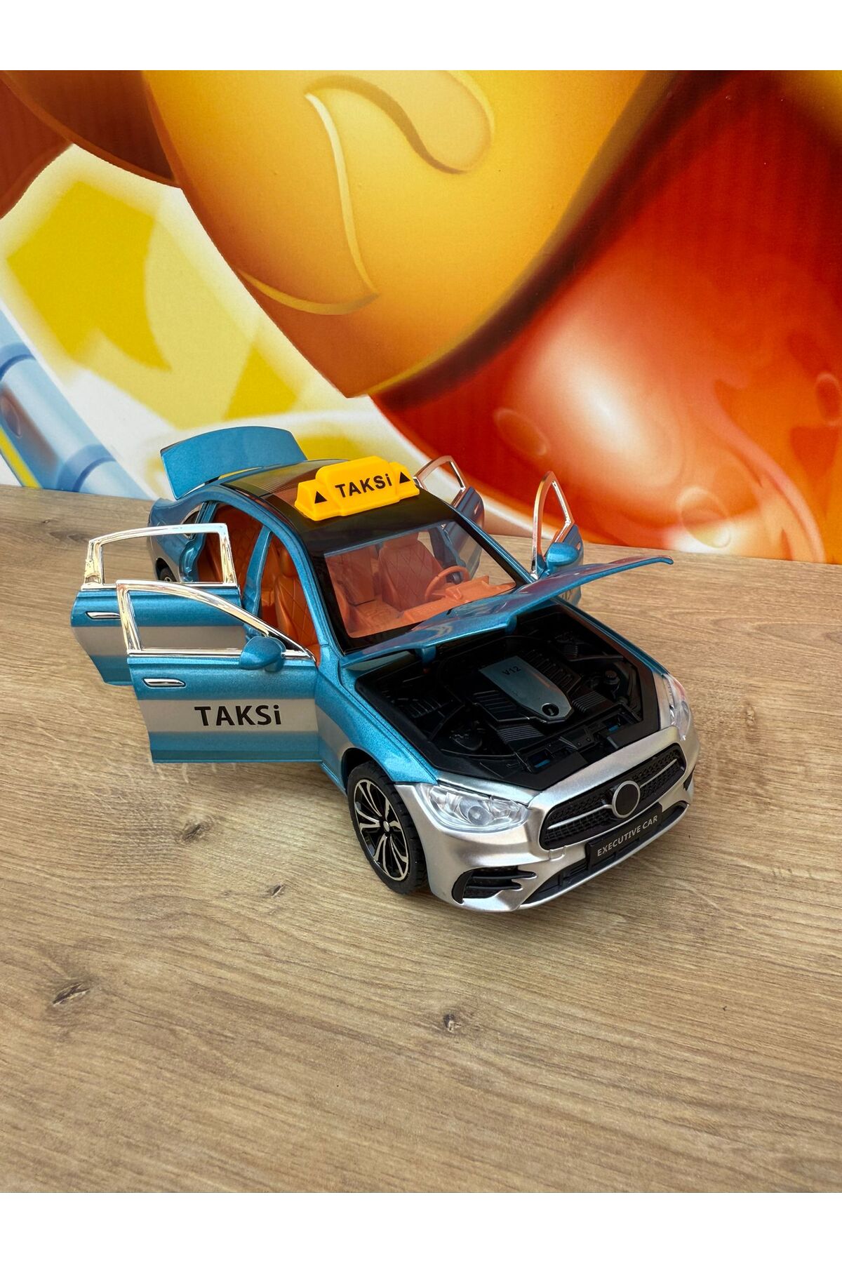 مدل خودرو مرسدس بنز C200 DIECAST تاکسی اسباب بازی ماشین لوکس درب صندوق عقب باز می شود اورجینال scntoys