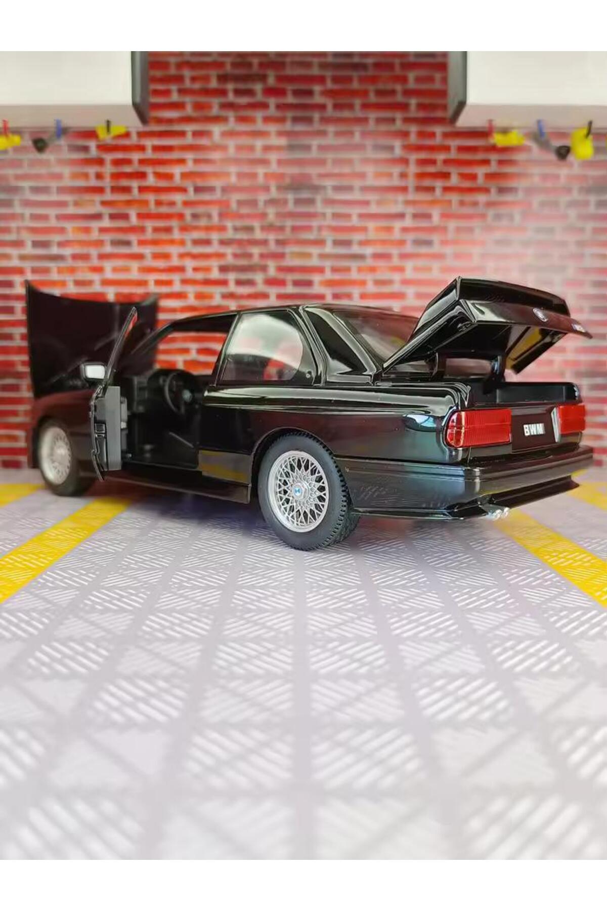 مدل خودرو BMW M3 E30 جدید 1988 قرمز در مقیاس 1:24 مشکی DIECAST CAR OPEN TOWN صندوق عقب اورجینال scntoys