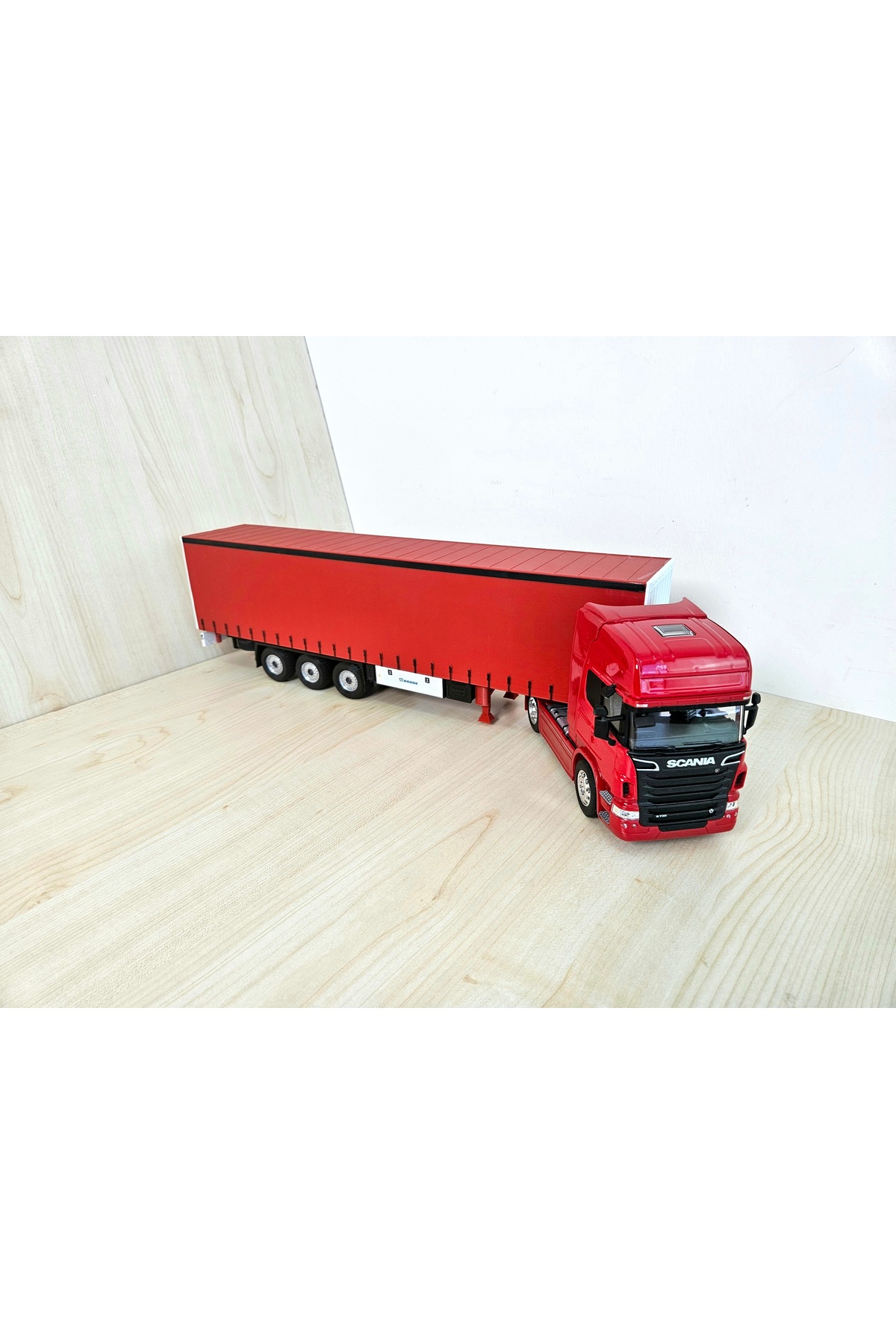 مدل خودرو نیم متر طول 1 32 SCANIA R730 TILT TRUCK MODEL نام نوشته شده قرمز اورجینال WELLY