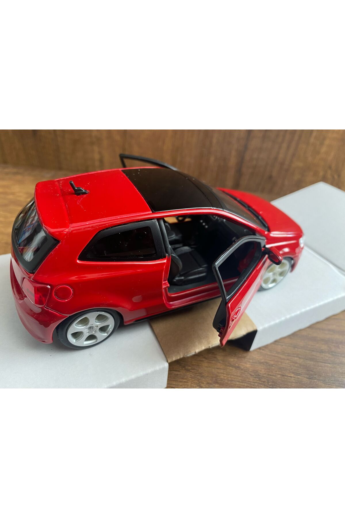 مدل خودرو VOLKSWAGEN POLO GTI MODEL CAR DIECAST RED CARS درب های باز اورجینال scntoys