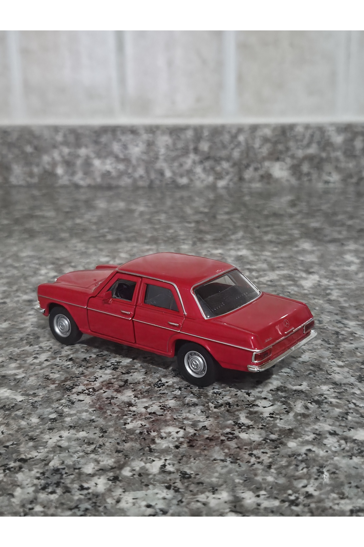 مدل خودرو 1.36 SCALE WELLY BRAND LICENSED MERCEDES W123 CASE RED COLOR 12CM MEDEL METAL CAR اورجینال WELLY