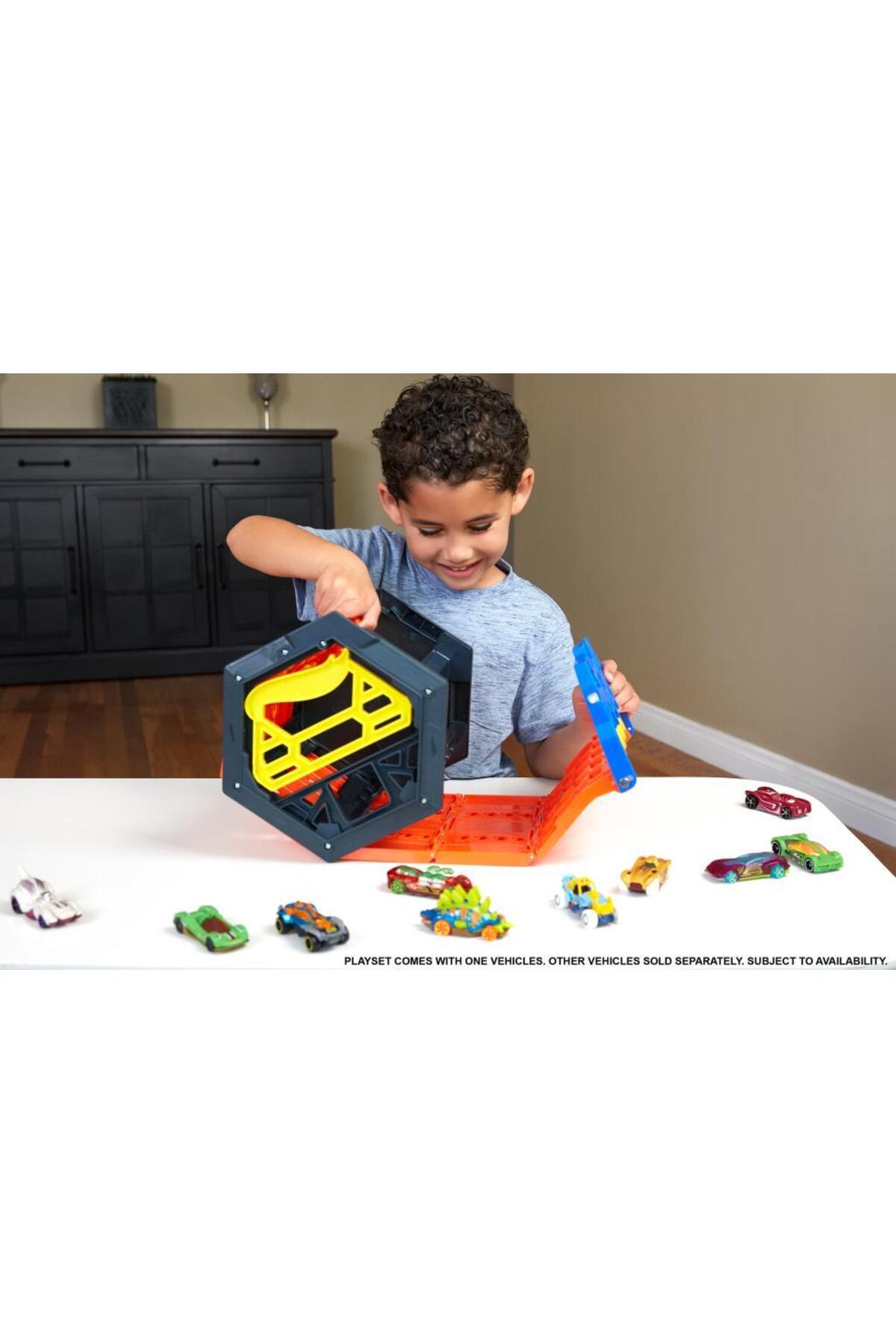 ماشین اسباب بازی آهنگ مسابقه CURLLED GYX11 هات ویلز اورجینال HOT WHEELS