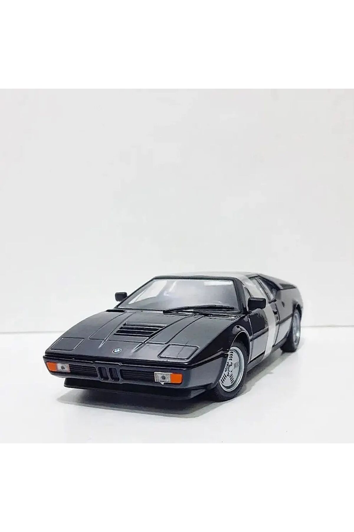 مدل خودرو 1.24 SCALE WELLY BRAND دارای مجوز BMW M1 مشکی COLOR MEDEL METAL CAR اورجینال WELLY