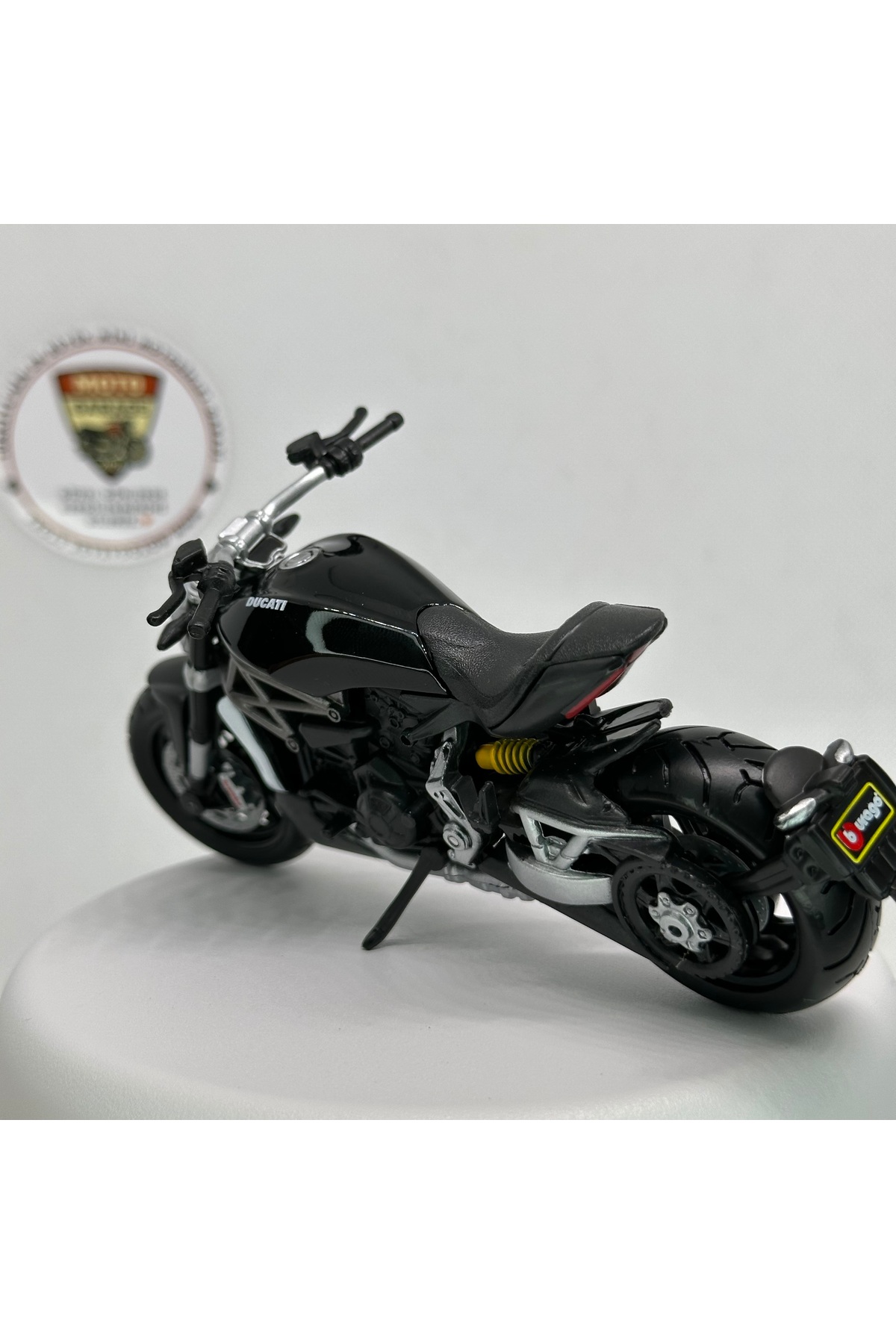 مدل خودرو موتورسیکلت DUCATI XDIAVEL 1:18 DIECAST METAL MODEL – دارای مجوز MAISTO اورجینال BBURAGO