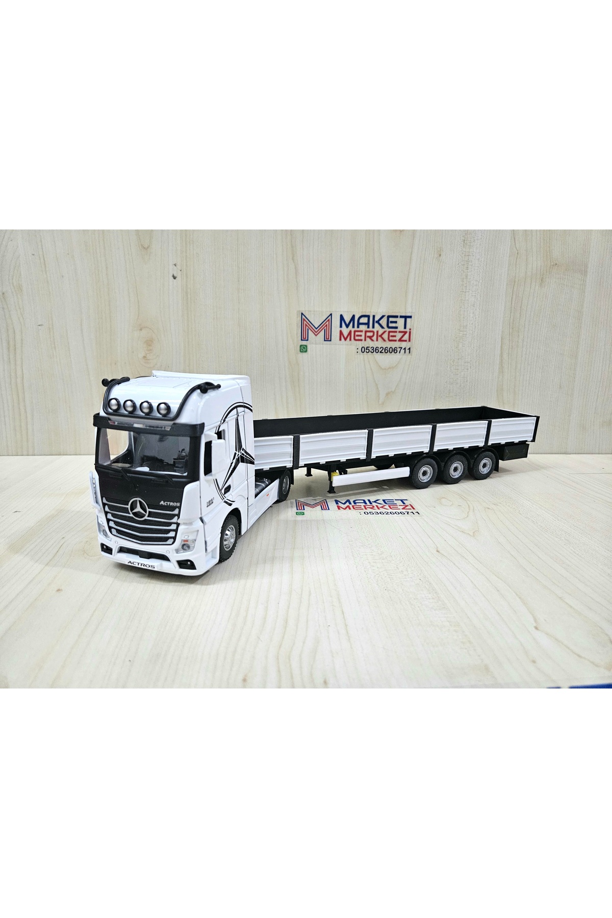مدل خودرو نیم متر طول 1 36 تریلر MERCEDES ACTROS RAIL نام نوشته شده سفید اورجینال Maket
