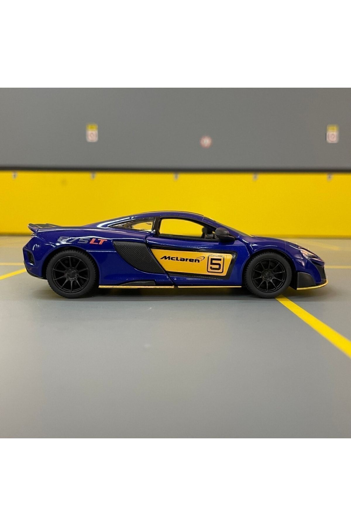 مدل خودرو MCLAREN 675LT 1 36 SCALE DIECAST METAL CAR PULL DROP TOY اورجینال Kinsmart