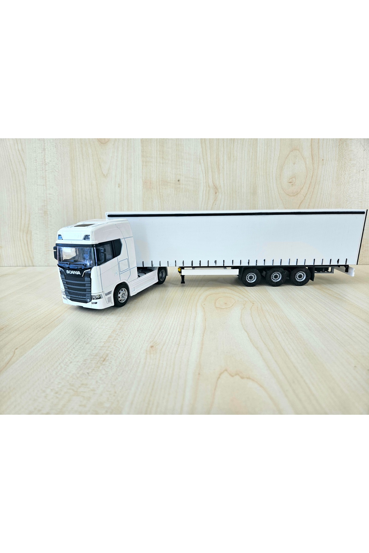 مدل خودرو کامیون SCANIA 770S به طول 33 سانتی متر در مقیاس 1 50 سفید نام شرکت را می توان نوشت اورجینال Maket