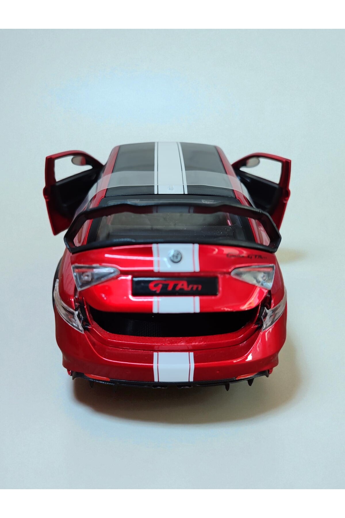 مدل خودرو ماشین کلکسیونی ALFA ROMEO GIULIA GTA 99 1:18 SCALE DIE CAST قرمز گلدوزی شده فلزی اورجینال Burago
