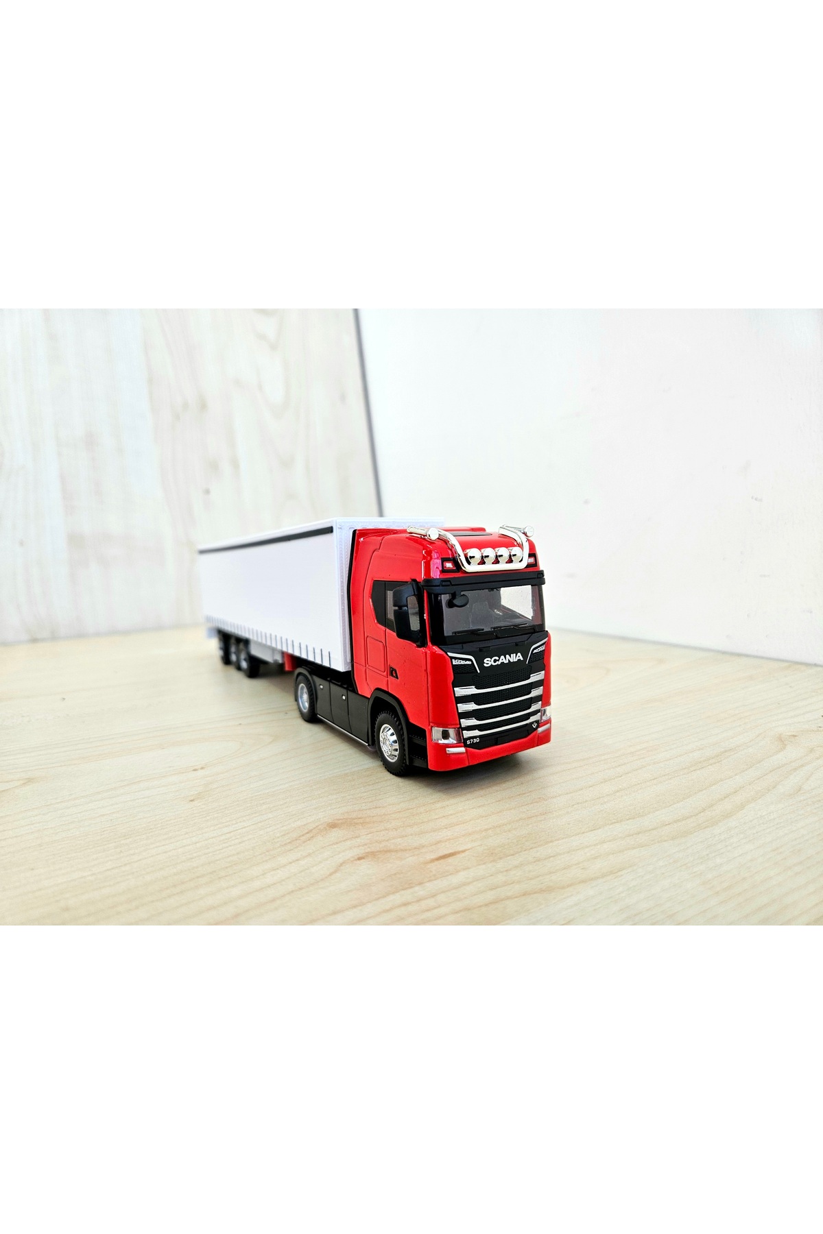 مدل خودرو کامیون قرمز SCANIA S730 به طول 30 سانتی متر در مقیاس 1 50 نام شرکت را می توان نوشت اورجینال Maket