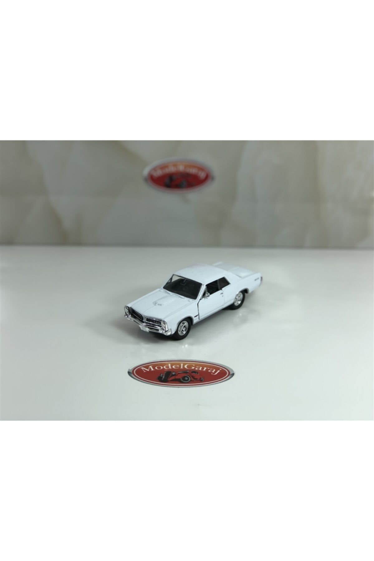 مدل خودرو 1:38 1965 PONTIAC GTO سفید MODEL CAR METAL اورجینال WELLY