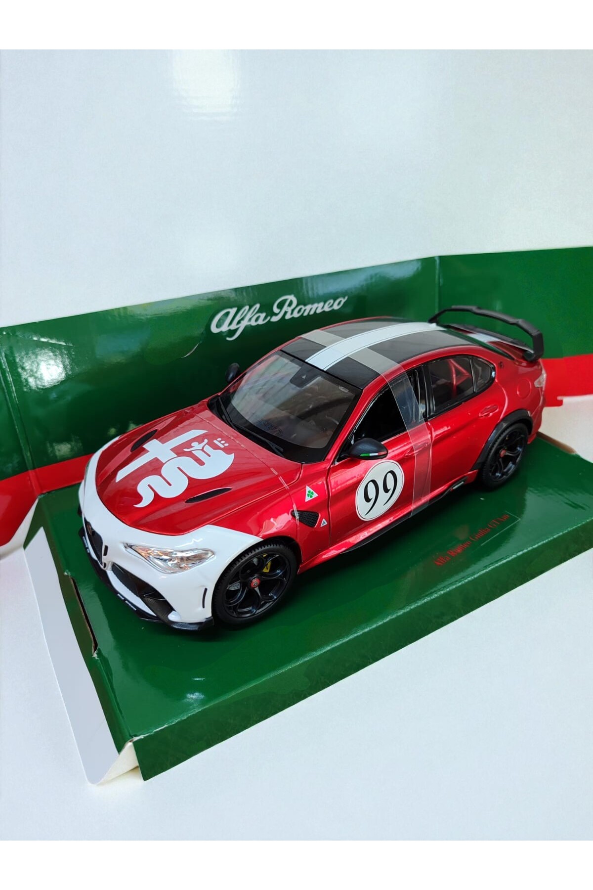 مدل خودرو ماشین کلکسیونی ALFA ROMEO GIULIA GTA 99 1:18 SCALE DIE CAST قرمز گلدوزی شده فلزی اورجینال Burago