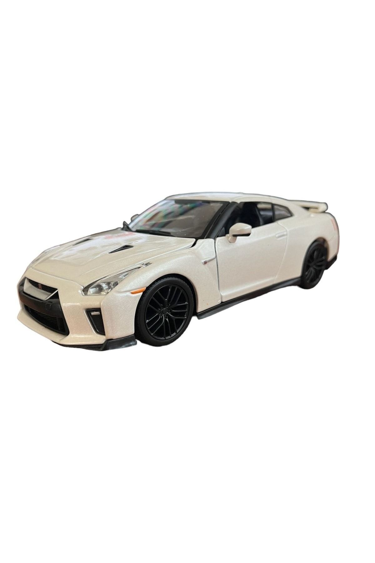 مدل خودرو ترازو 1 24 ماشین سفید نیسان GT R 2017 اورجینال Burago