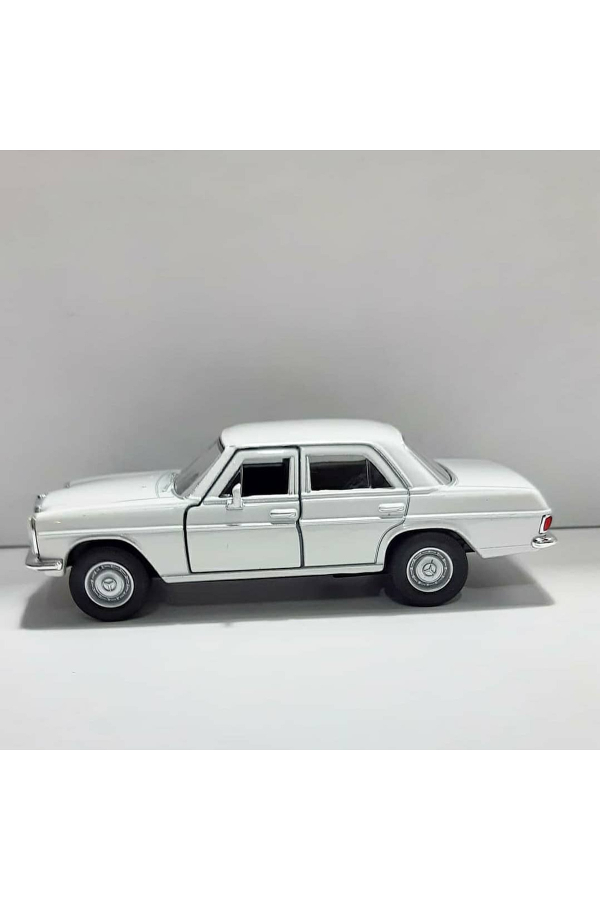 مدل خودرو 1.36 SCALE WELLY BRAND LICENSED MERCEDES BENZ 220 W115 CASE سفید COLOR 12 CM اورجینال WELLY