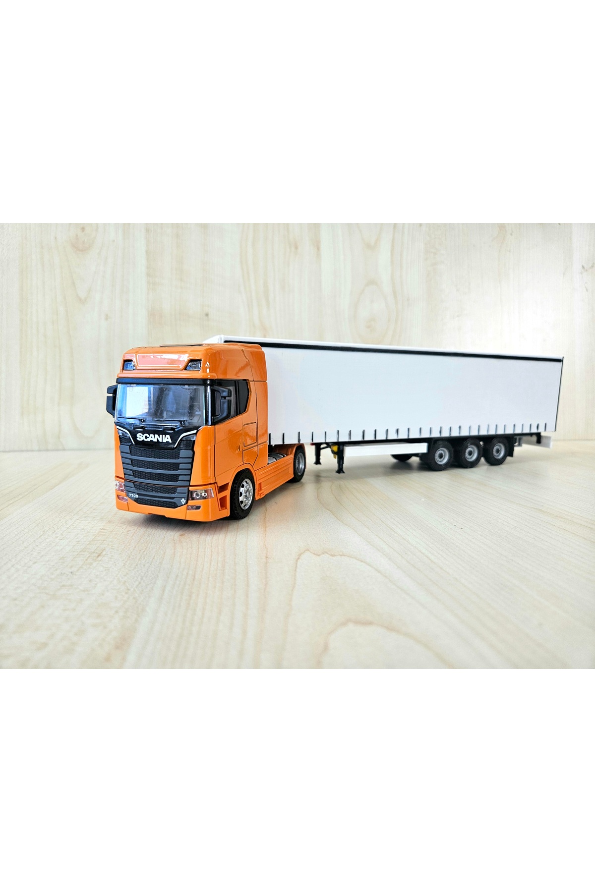 مدل خودرو کامیون SCANIA 770S نارنجی در مقیاس 1 50 به طول 33 سانتی متر نام شرکت را می توان نوشت اورجینال Maket