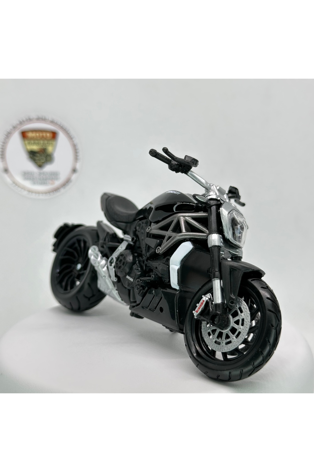 مدل خودرو موتورسیکلت DUCATI XDIAVEL 1:18 DIECAST METAL MODEL – دارای مجوز MAISTO اورجینال BBURAGO
