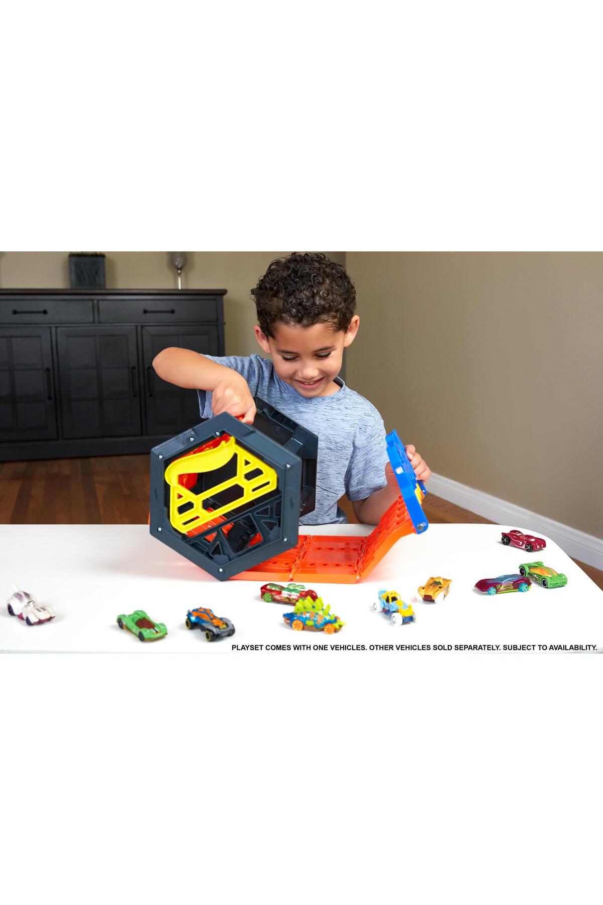 ماشین اسباب بازی آهنگ مسابقه CURLLED GYX11 هات ویلز اورجینال HOT WHEELS