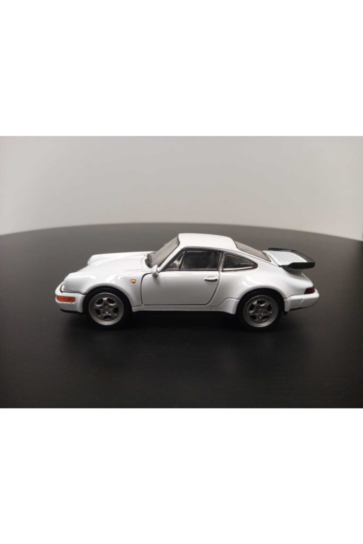 مدل خودرو 1:36 PORSCHE 911 TURBO DIECAST PULL &amp; DROP CAR MODEL سفید اورجینال WELLY
