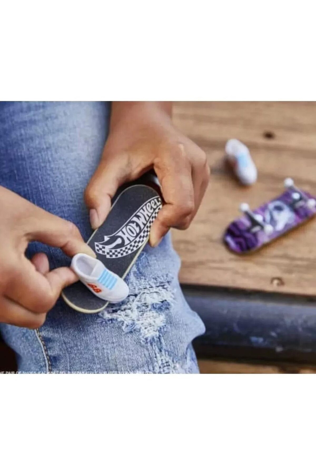 ماشین اسباب بازی اسکیت روی انگشتان تعطیلات و کفش هات ویلز اورجینال HOT WHEELS