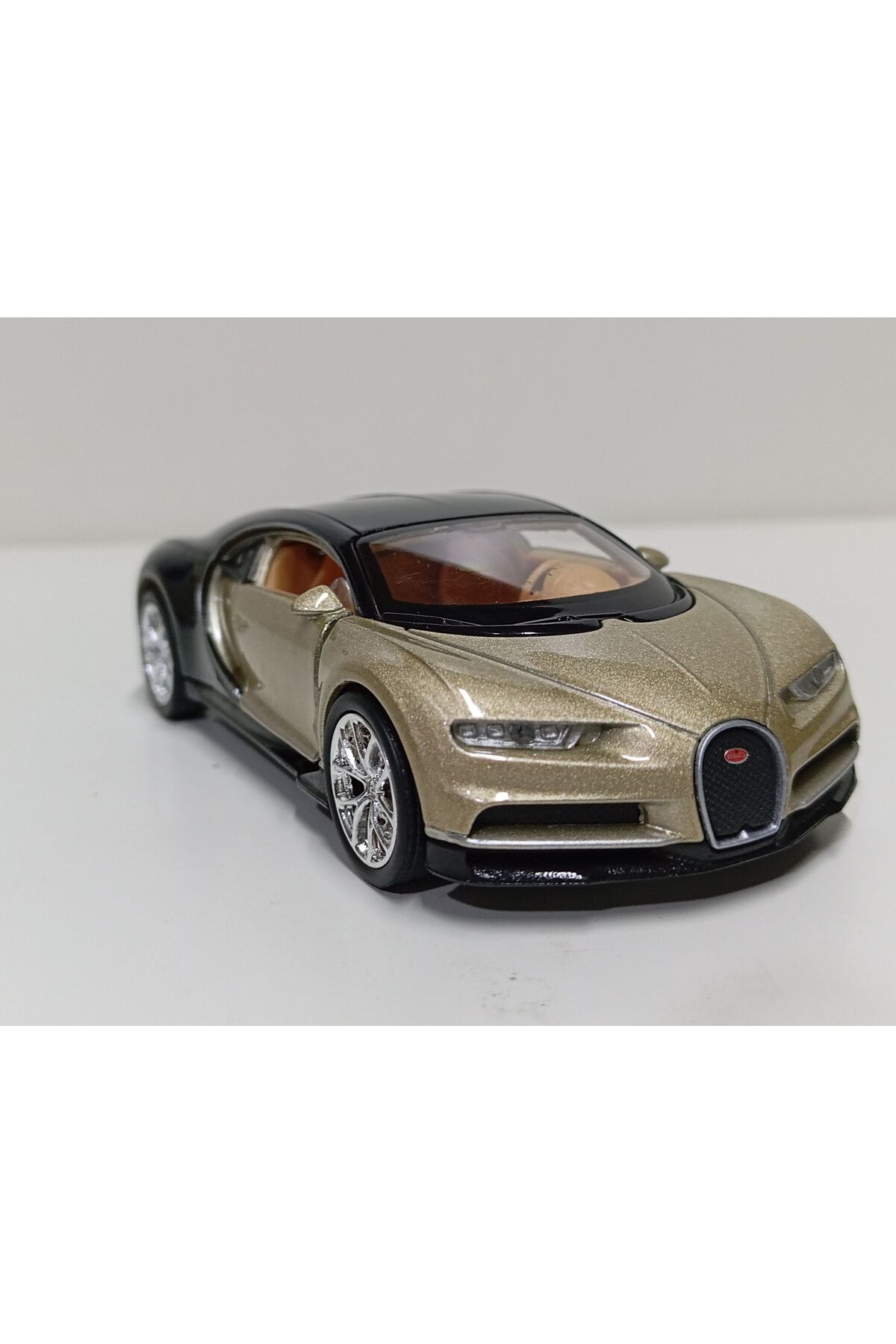 مدل خودرو 1:32 BUGATTI CHIRON اورجینال WELLY