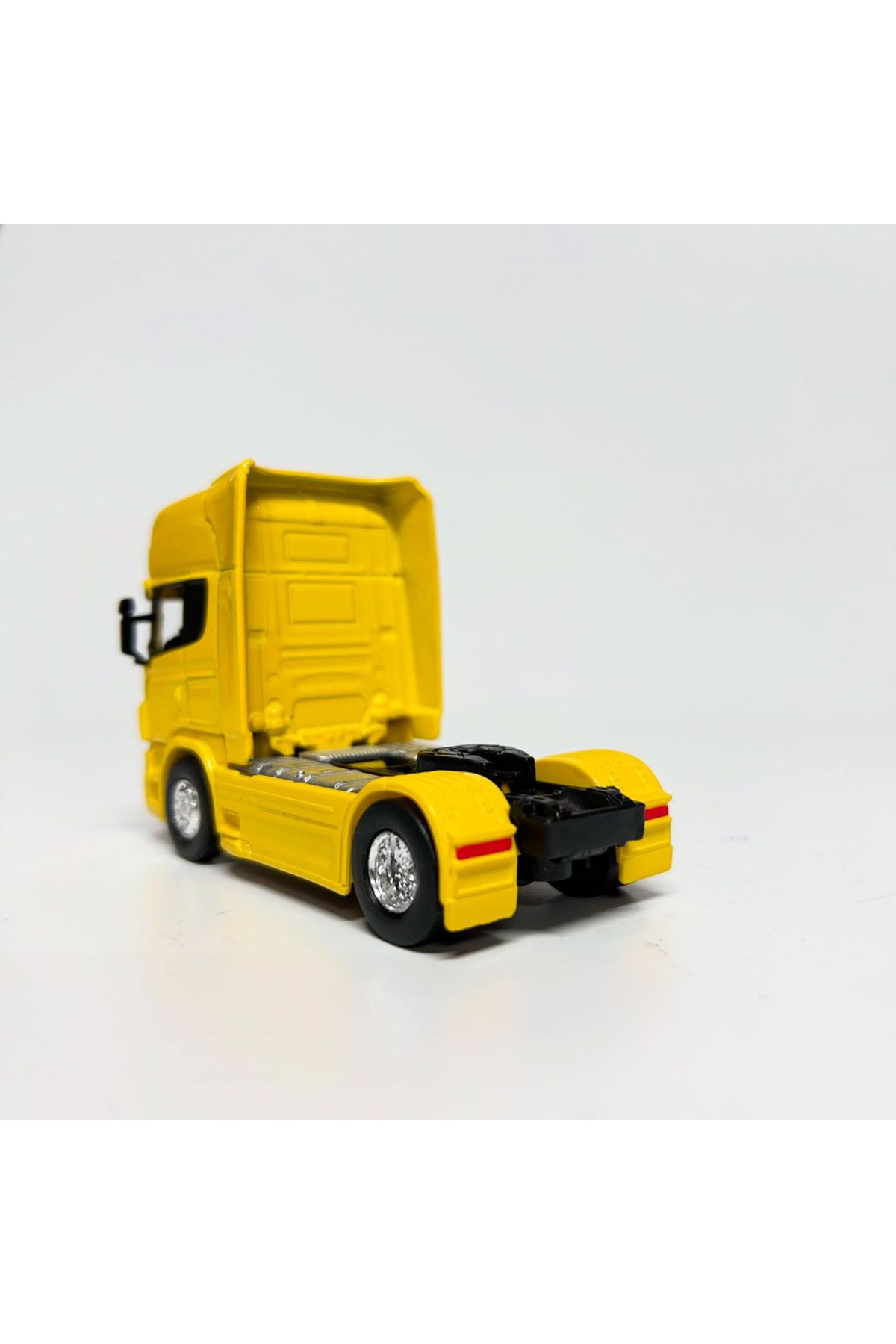 مدل خودرو فنجان کامیون فلزی رنگ زرد SCANIA V8 R730 با اندازه کوچک 11 سانتی متر متری اورجینال WELLY