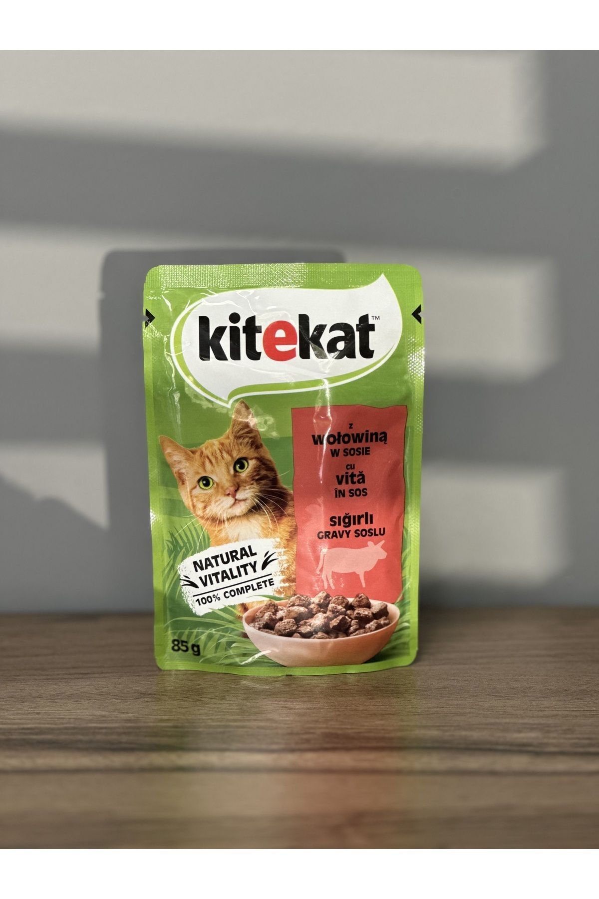 غذای مرطوب گربه با سس گوشت گاو کیت‌کت Kitekat، ۸۵ گرم، ۱ عدد