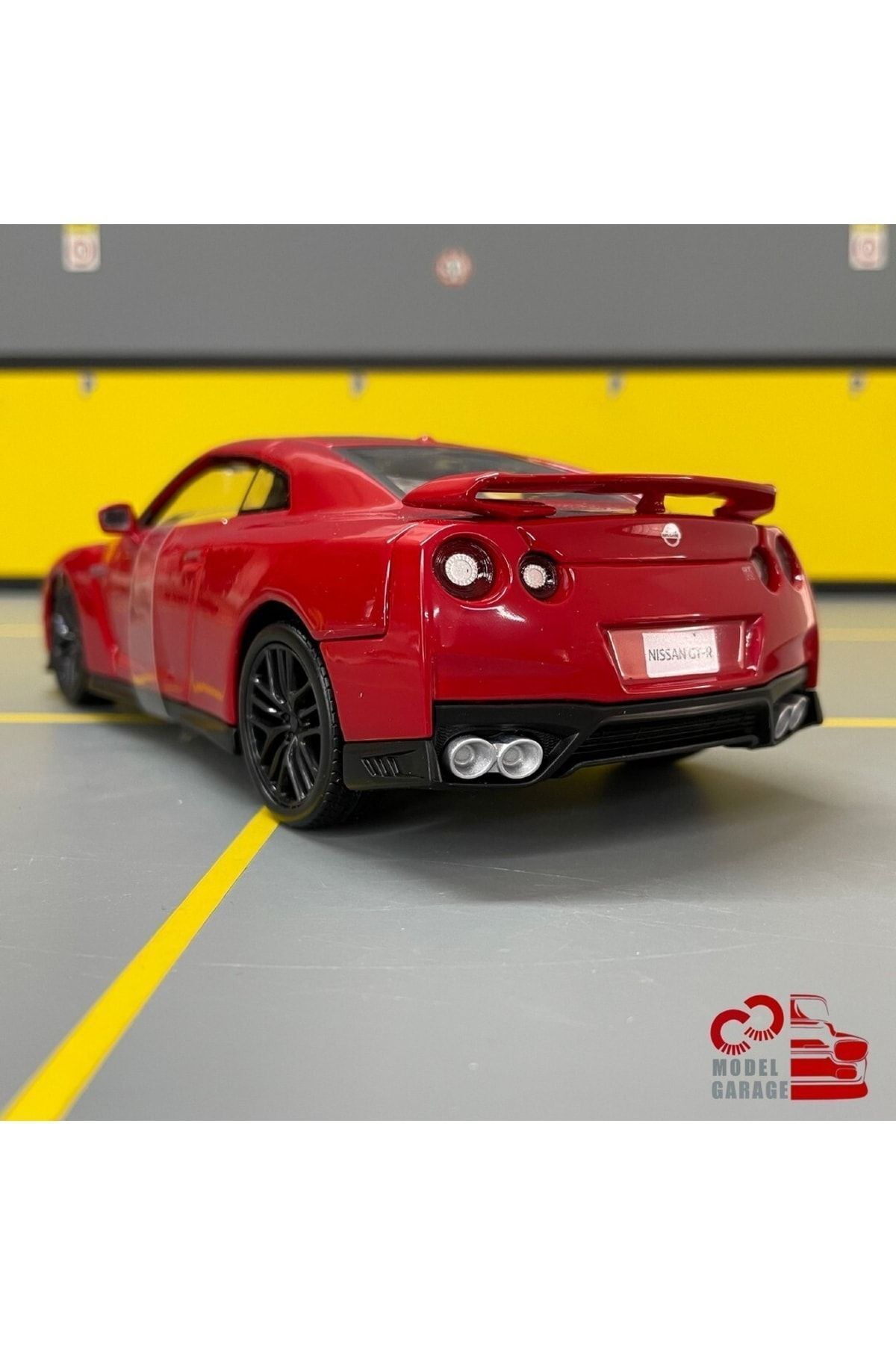 مدل خودرو ماشین نیسان GT R R35 2017 1 24 SCALE DIECAST METAL MODEL اورجینال Burago