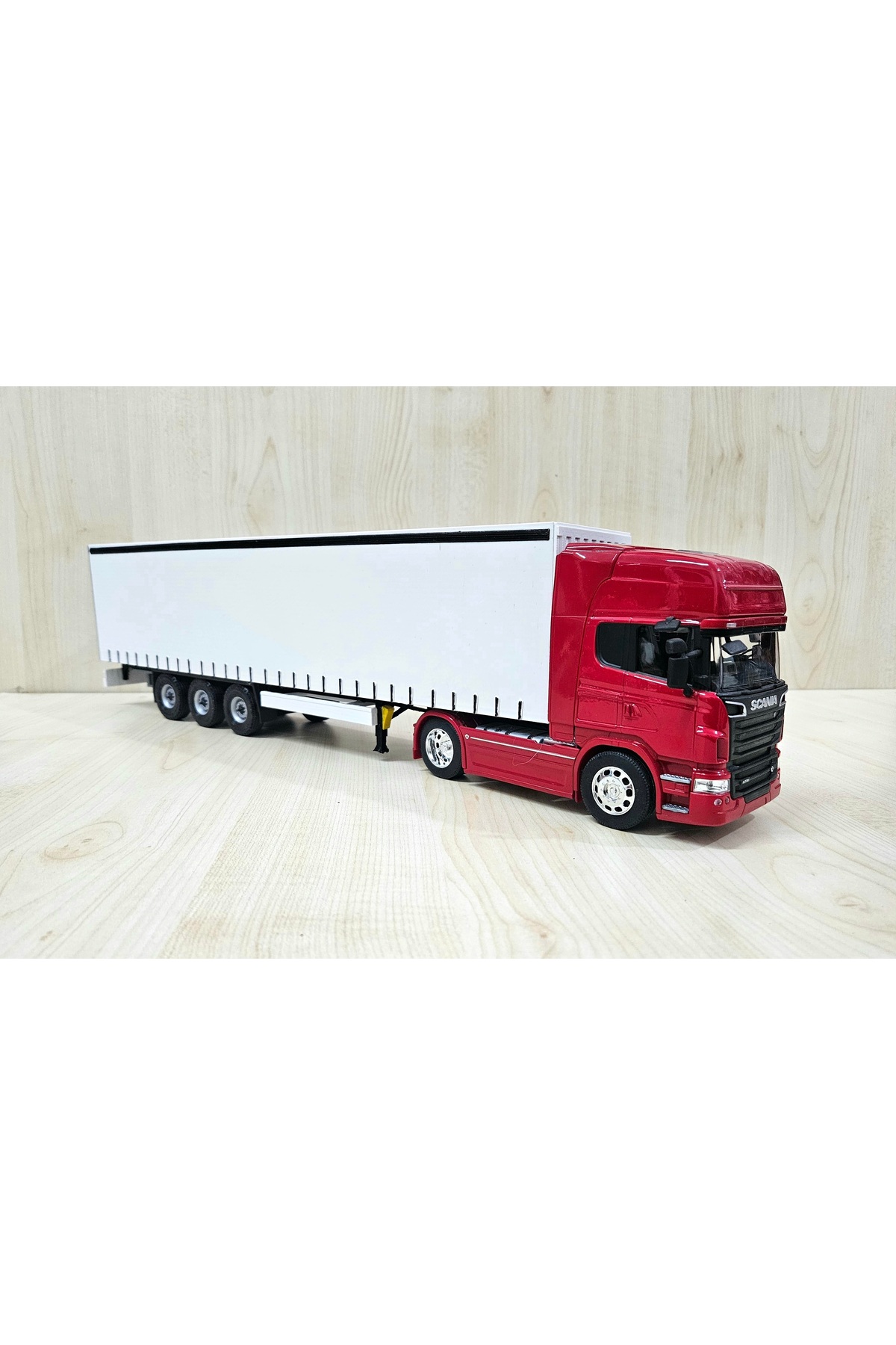 مدل خودرو نیم متر طول 1 32 SCANIA R730 TILT TRUCK MODEL نام نوشته شده قرمز اورجینال WELLY