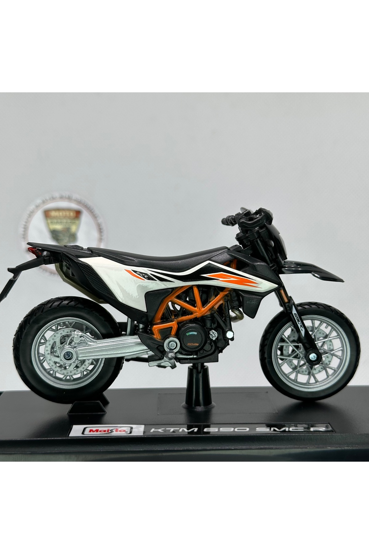 مدل خودرو موتور سیکلت KTM 690 SMC R 1:18 DIECAST – موتورسیکلت فلزی اورجینال Maisto Diecast