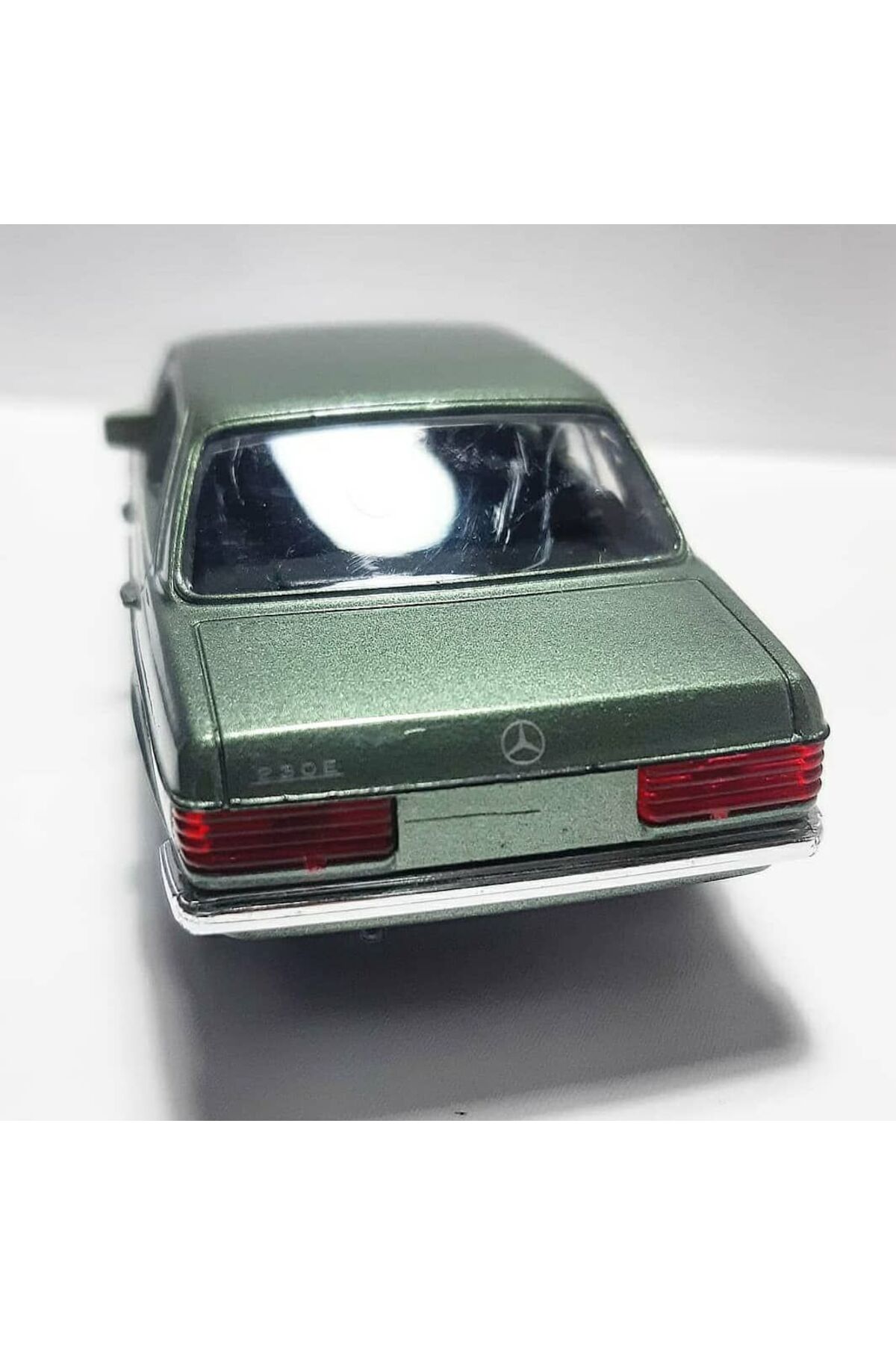 مدل خودرو 1.36 SCALE WELLY BRAND LICENSED MERCEDES BENZ W123 CASE سبز رنگ 12CM ماشین فلزی اورجینال WELLY