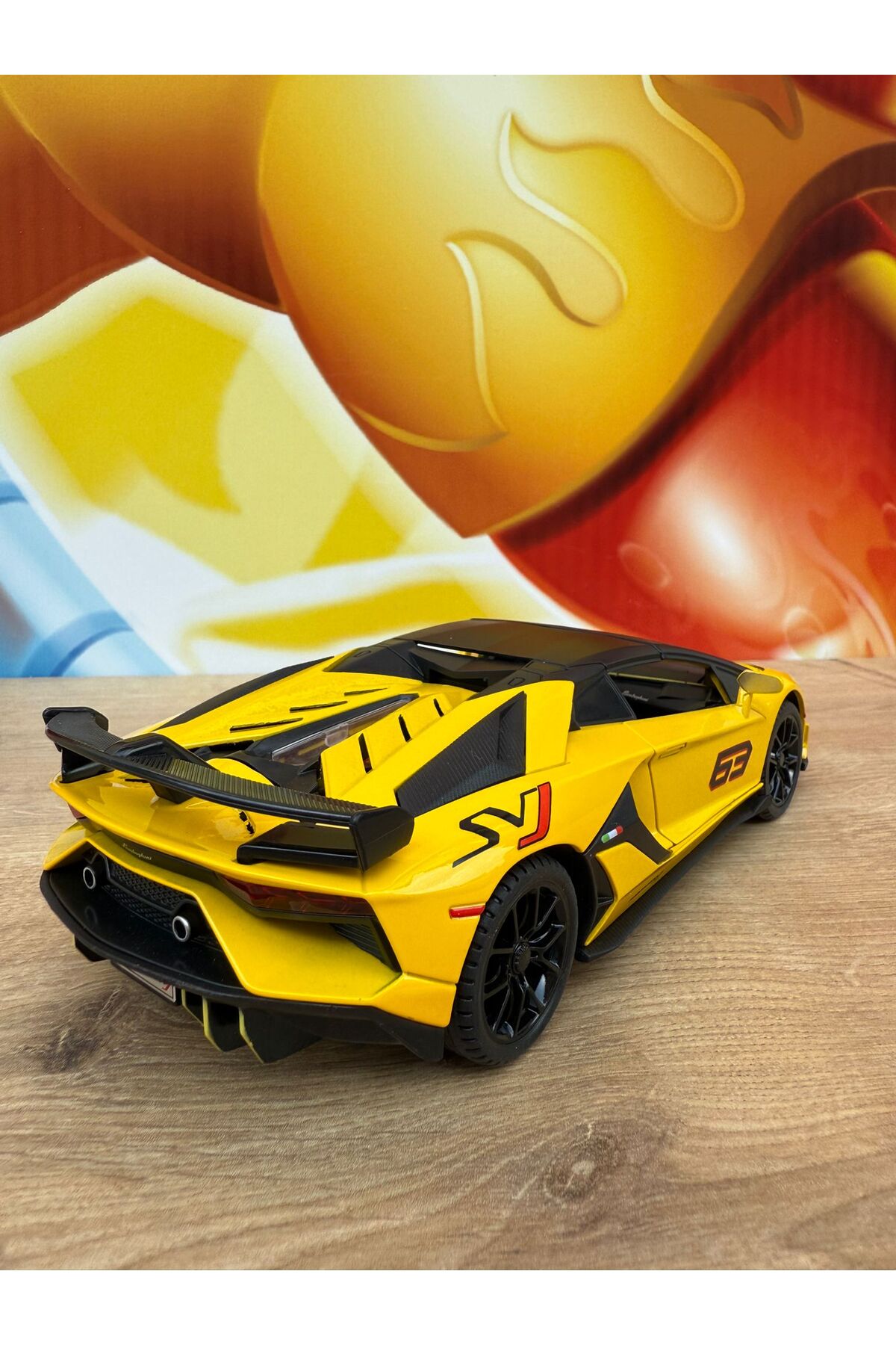 مدل خودرو ماشین LAMBORGHINI AVENTADOR SVJ DIECAST با درهای بازکننده چراغ های صوتی YELLOW اورجینال scntoys