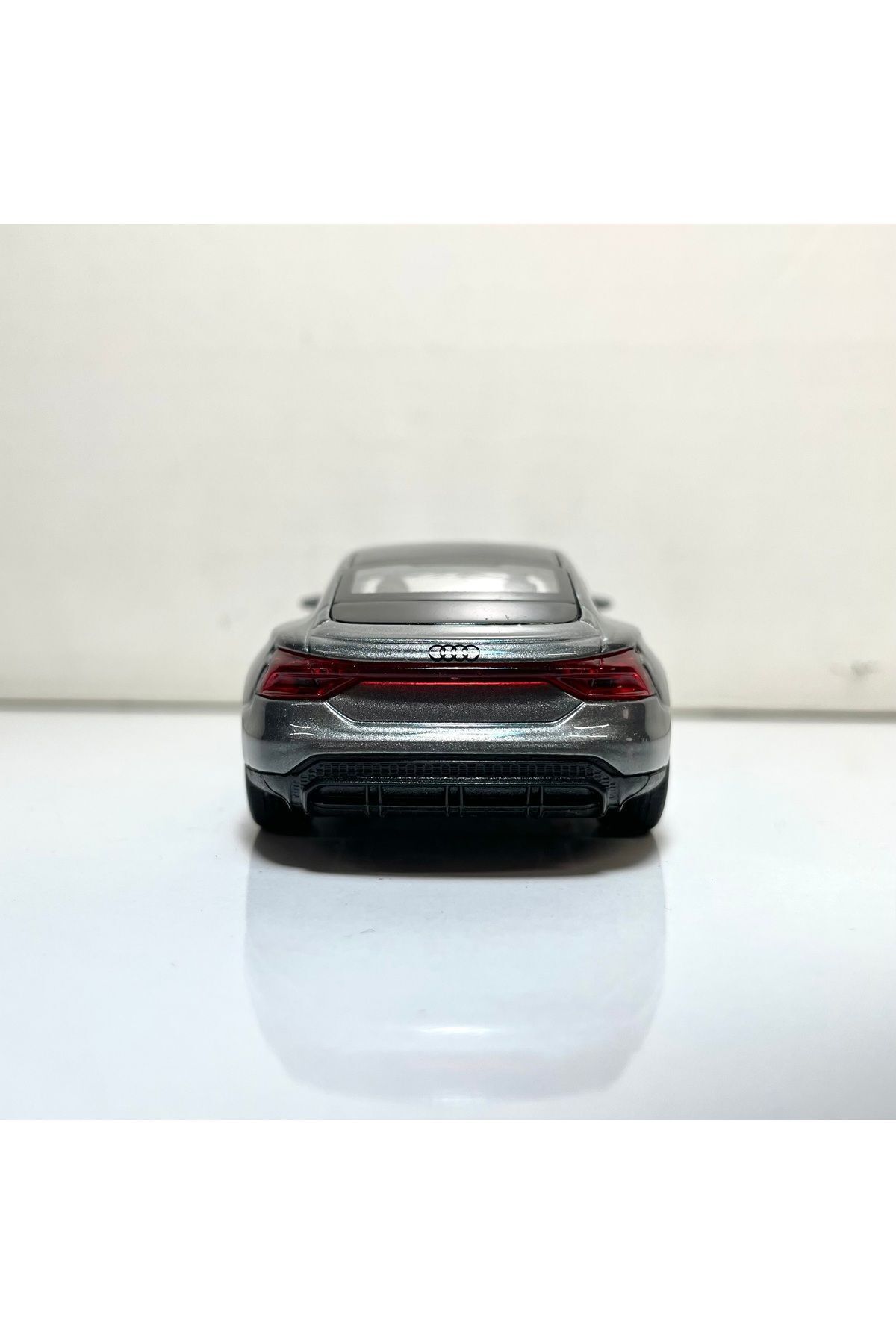 مدل خودرو AUDI RS E TRON GT 1 36 SCALE WELLY DIECAST METAL MODEL CAR TOY اورجینال WELLY