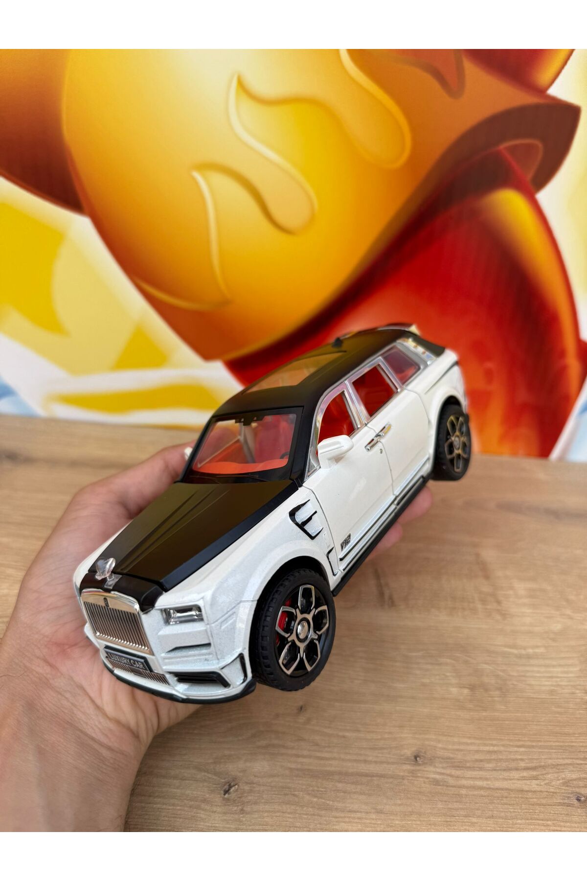 مدل خودرو DIE CAST ROLLS ROYCE SUV متال رولز رویس درهای بازشو نور صدا ماشین 22 سانتی متر اورجینال scntoys