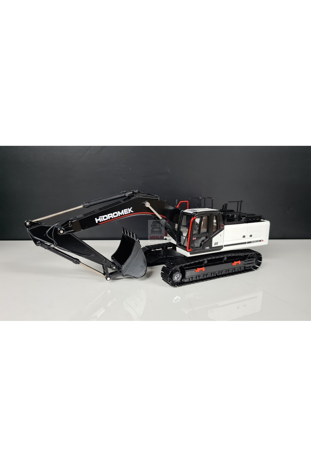 مدل خودرو بیل مکانیکی خزنده فلزی HIDROMEK HMK390 اورجینال Motorart