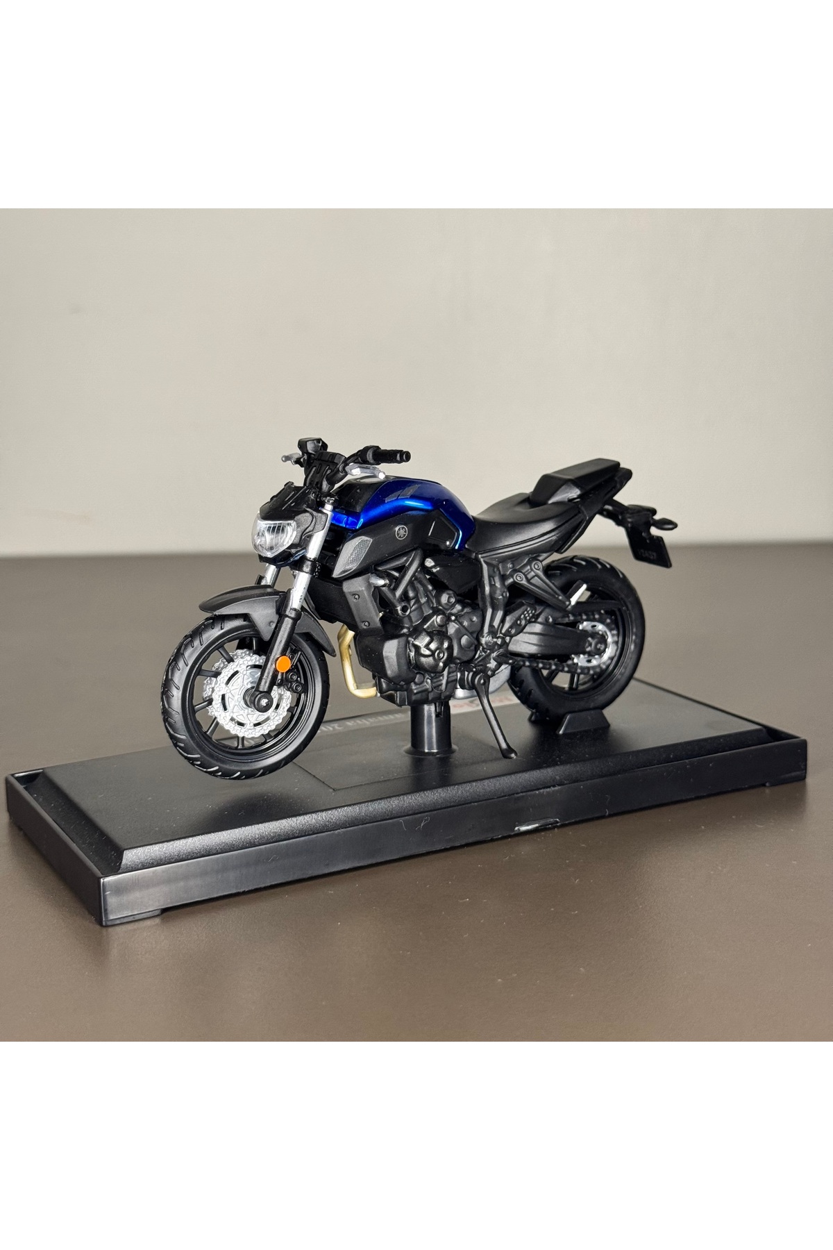 مدل خودرو 1:18 مقیاس 2018 یاماها MT07 موتور سیکلت مجموعه پلاستیکی DIECAST اسباب بازی هدیه سرگرمی اورجینال GM Auto Store