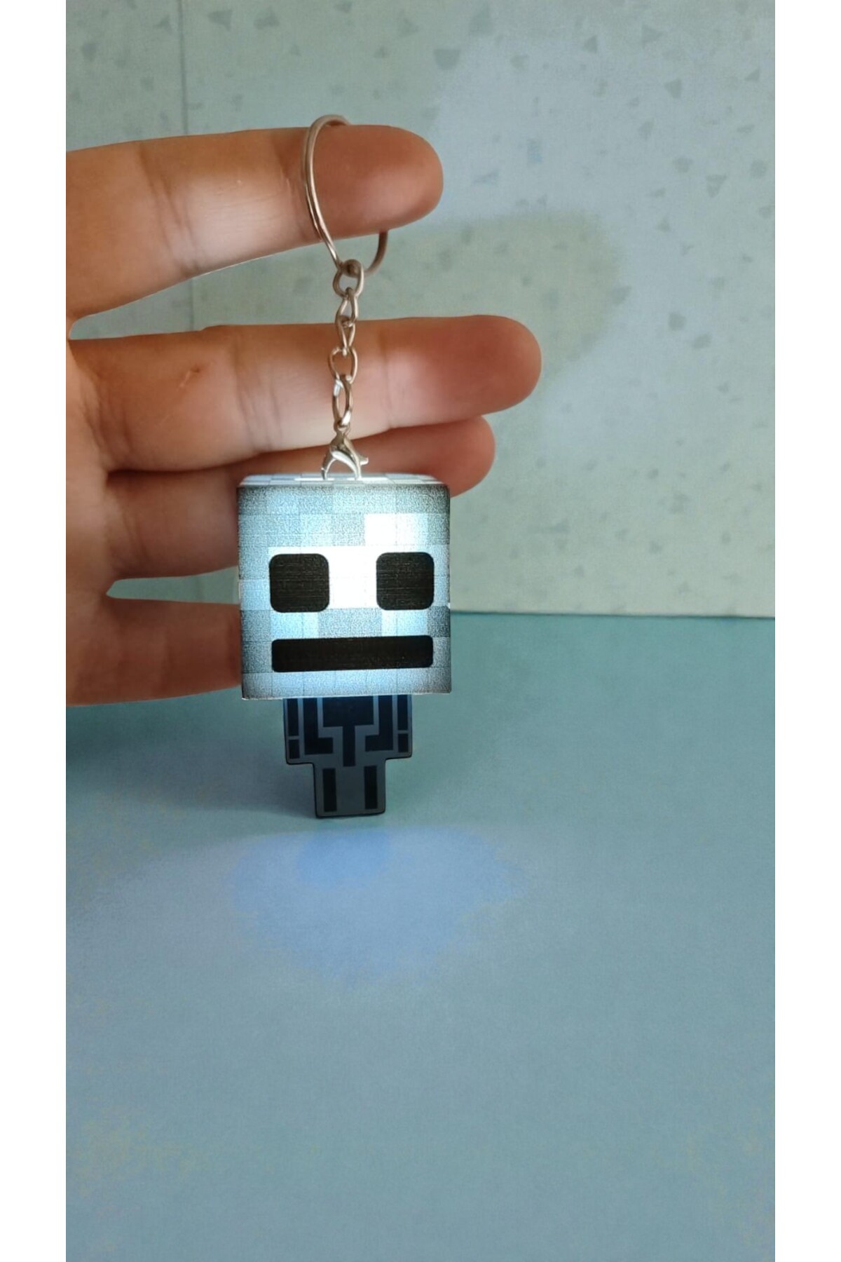 MINECRAFT LIGHTED KEYCHAIN LIGHT WHITE FAMEMUS ACCESSORY