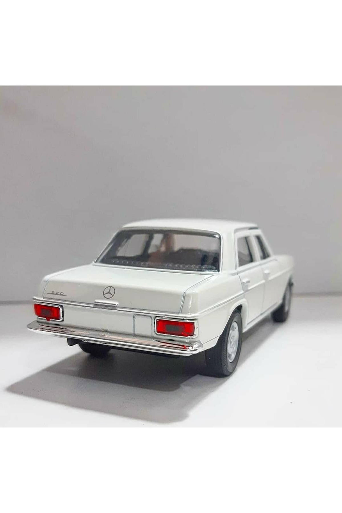 مدل خودرو 1.36 SCALE WELLY BRAND LICENSED MERCEDES BENZ 220 W115 CASE سفید COLOR 12 CM اورجینال WELLY