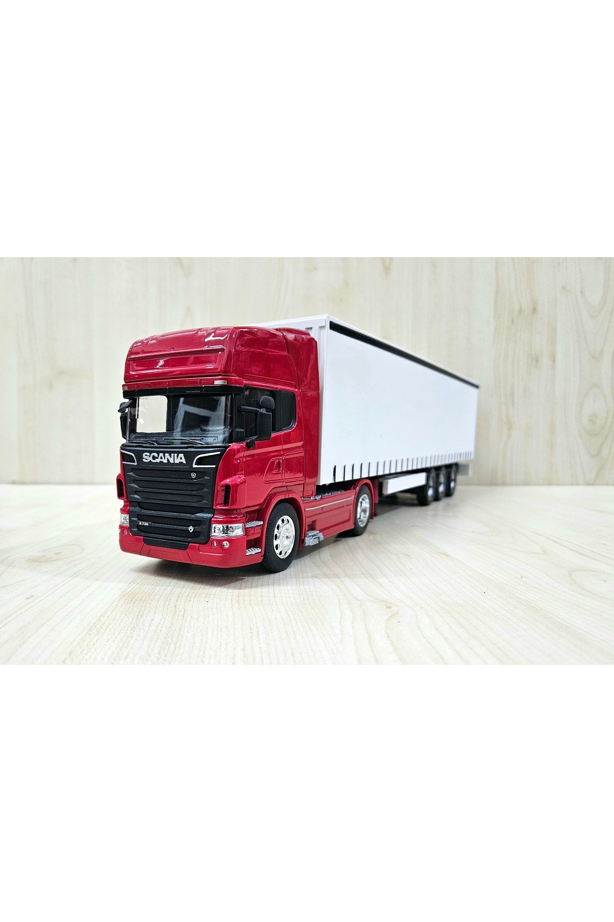 مدل خودرو نیم متر طول 1 32 SCANIA R730 TILT TRUCK MODEL نام نوشته شده قرمز اورجینال WELLY