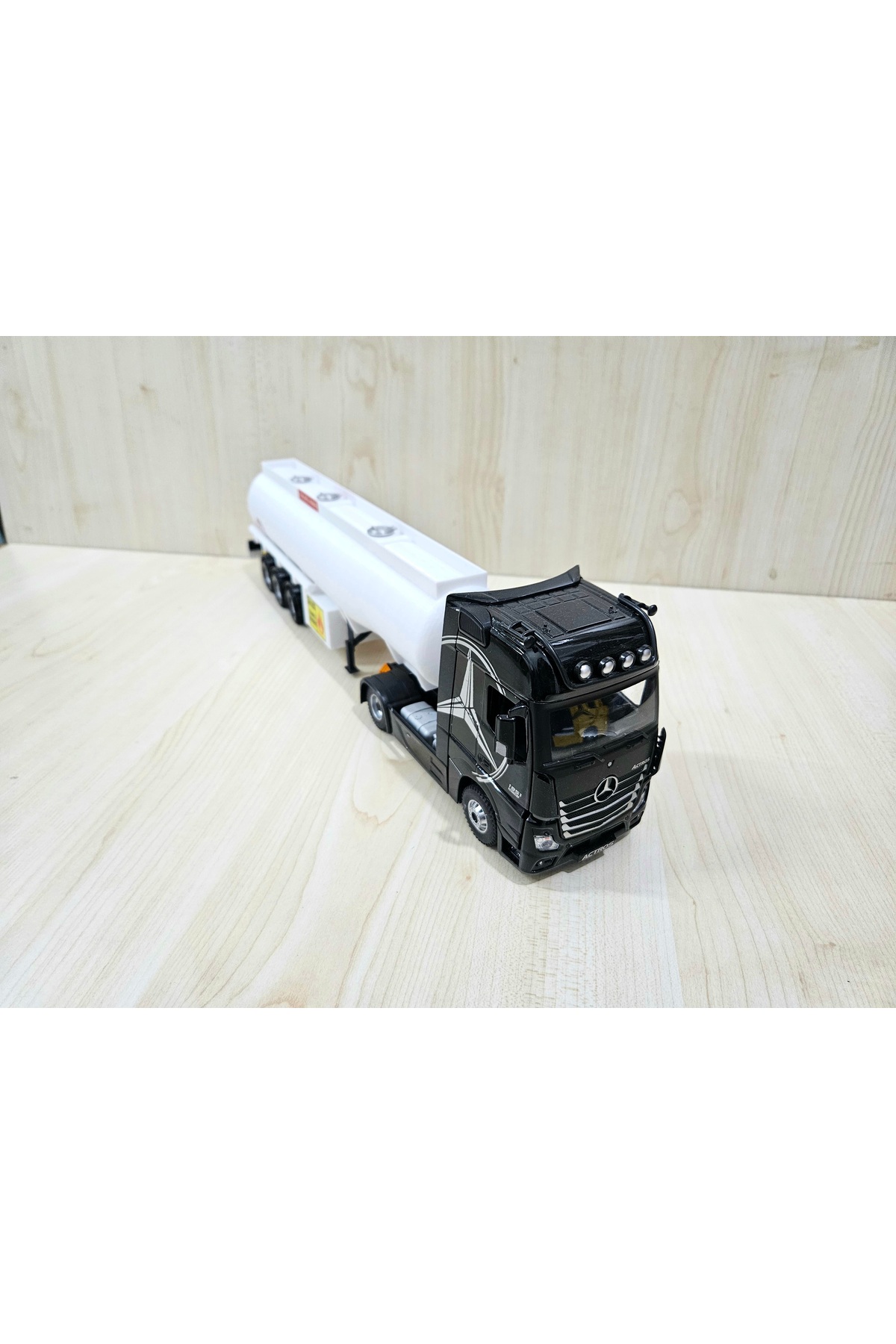 مدل خودرو طول نیم متر 1 36 MERCEDES ACTROS TANKER TRUCK MODEL نام نوشته شده مشکی اورجینال Maket