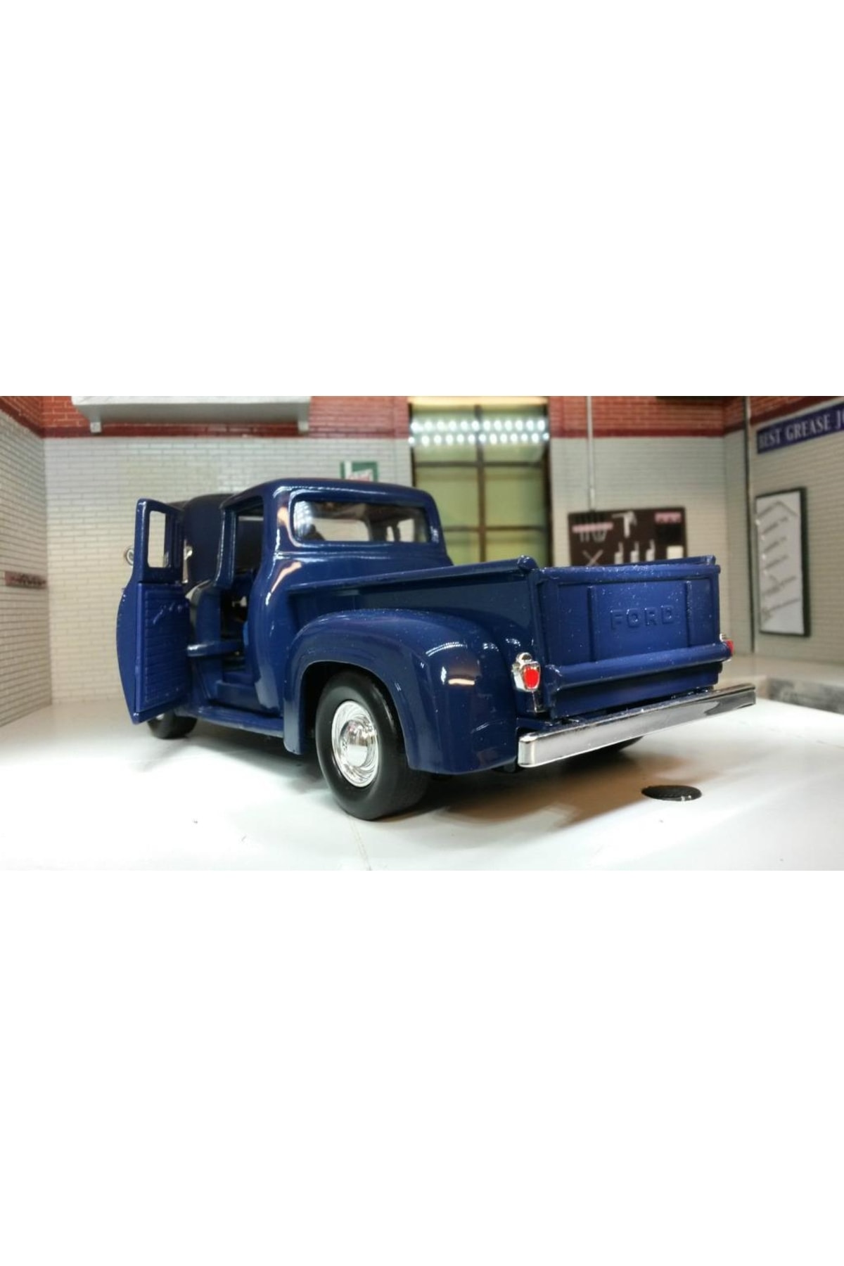 مدل خودرو موتورمکس 1956 فورد F 100 پیکاپ 1:24 ماشین آبی اورجینال Motor Max