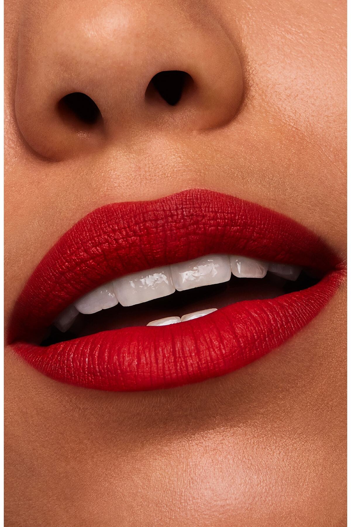 رژ لب مات پیور کالر ۳۵ گرم رنگ: ۶۹۹ هیجان انگیز استی لادر Estee Lauder
