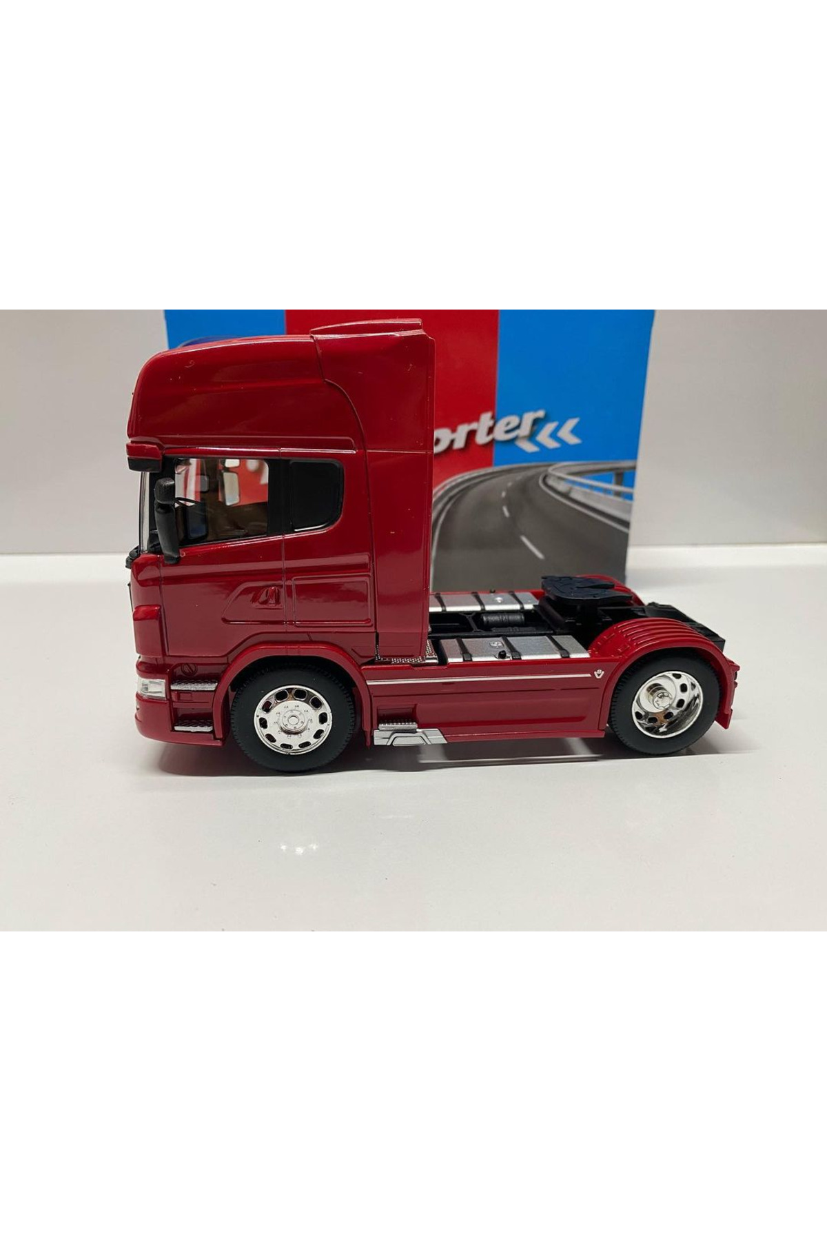 مدل خودرو کامیون فلزی تک محور SCANIA V8 R730 با نام تجاری WELLY 1.32 SCALE اورجینال WELLY