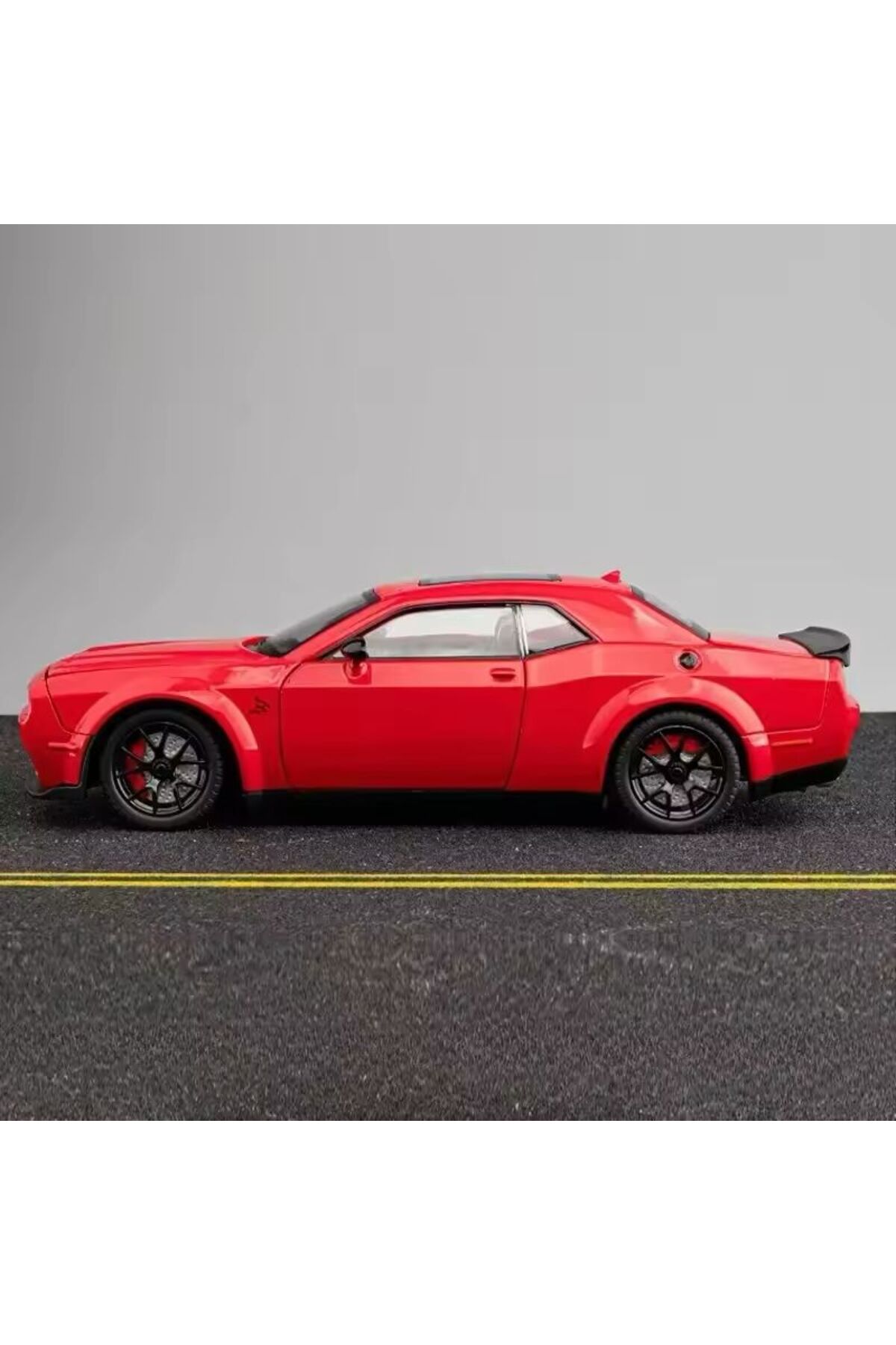 مدل خودرو DODGE CHALLENGER SRT 1:24 DIECAST MODEL CAR با چراغ های صوتی درهای باز شونده اورجینال SECTOYS