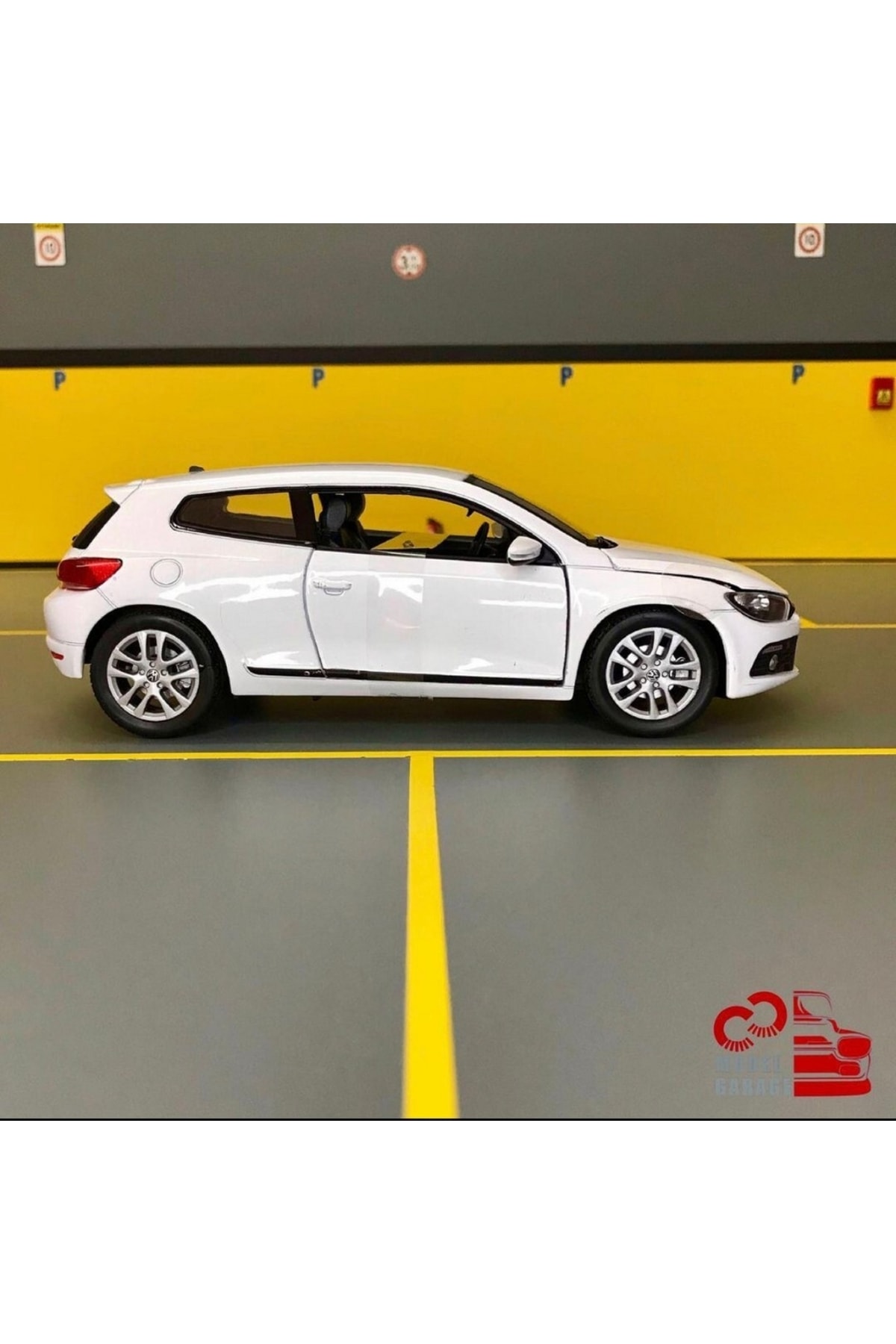 مدل خودرو VOLKSWAGEN SCIROCCO 1 24 SCALE C&amp;C MODEL GARAGE DIECAST METAL اورجینال WELLY