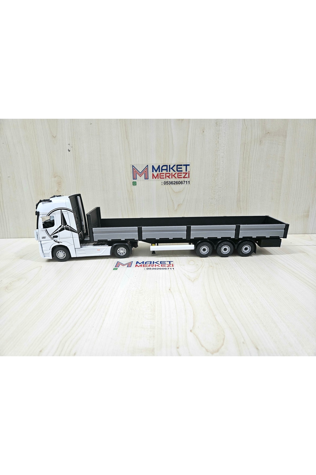 مدل خودرو نیم متر طول 1 36 تریلر MERCEDES ACTROS RAIL نام نوشته شده سفید اورجینال Maket