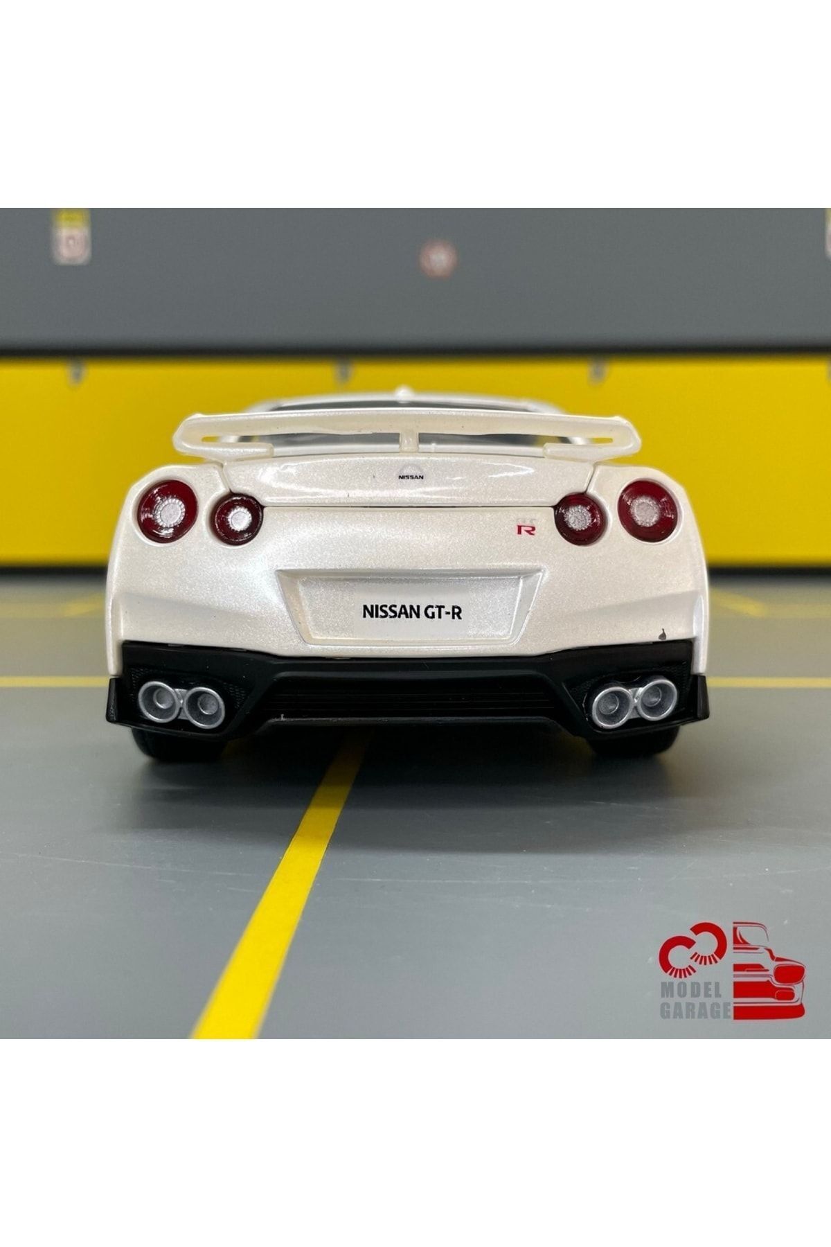 مدل خودرو NISSAN GT R R35 2017 1 24 SCALE C&amp;C MODEL GARAGE DIECAST METAL CAR اورجینال Burago