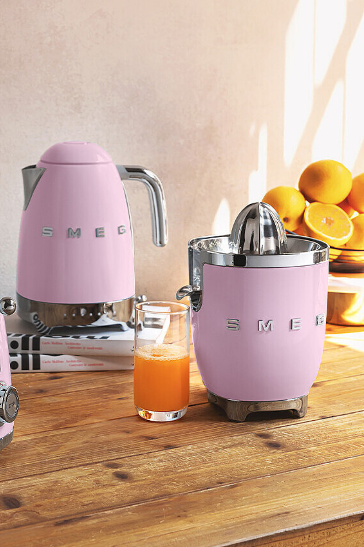 آب میوه و سبزی گیری آبمیوه مرکبات صورتی رترو مدل دهه 50 CJF11PKEU اورجینال Smeg