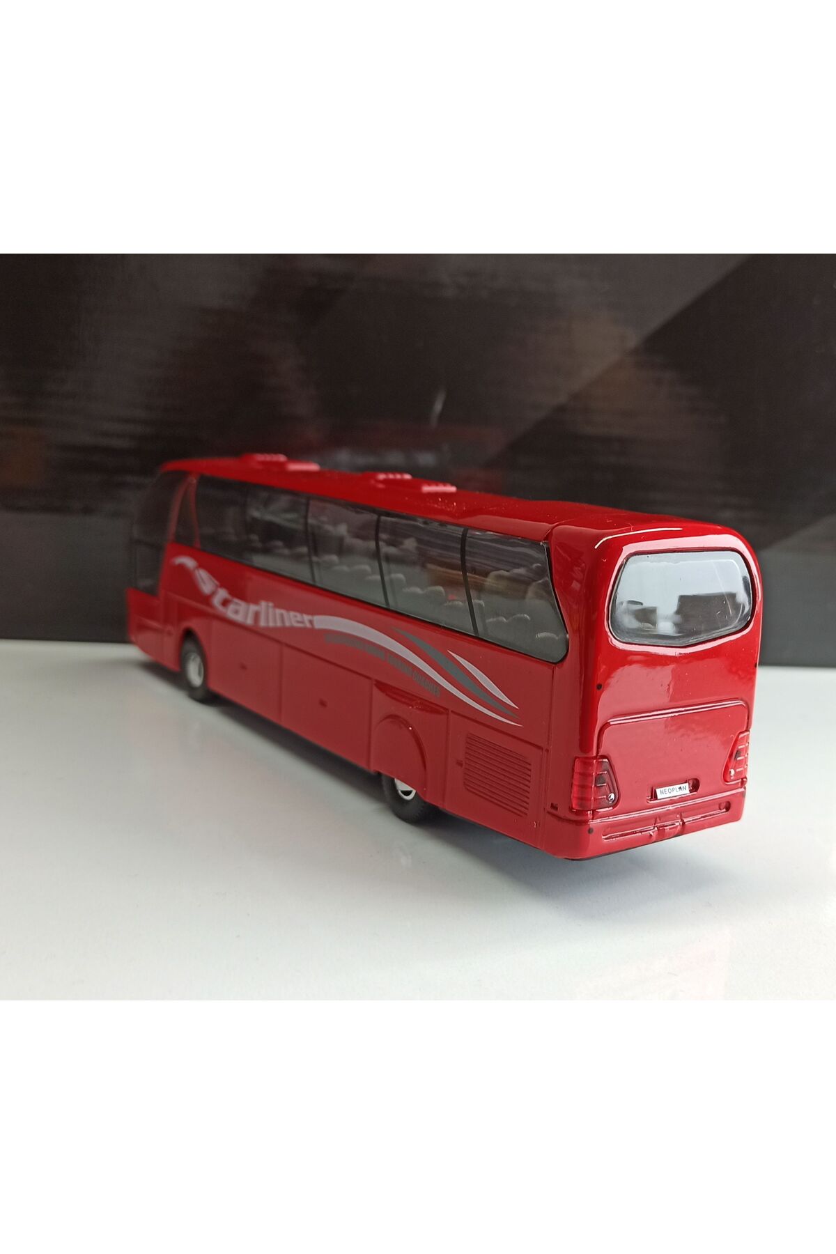 مدل خودرو اتوبوس مسافربری NEOPLAN STARLINER 1:64 چک اورجینال WELLY