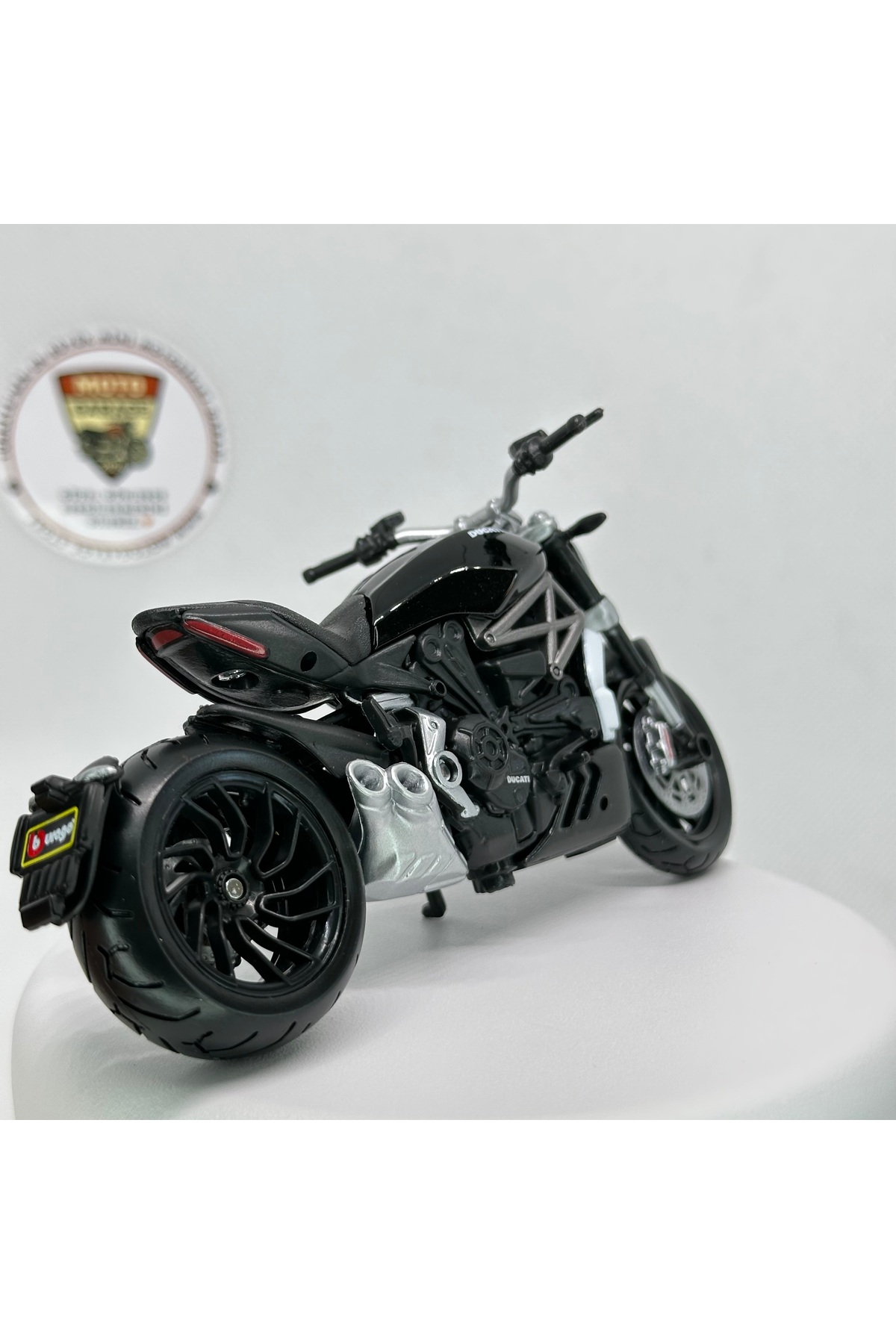 مدل خودرو موتورسیکلت DUCATI XDIAVEL 1:18 DIECAST METAL MODEL – دارای مجوز MAISTO اورجینال BBURAGO
