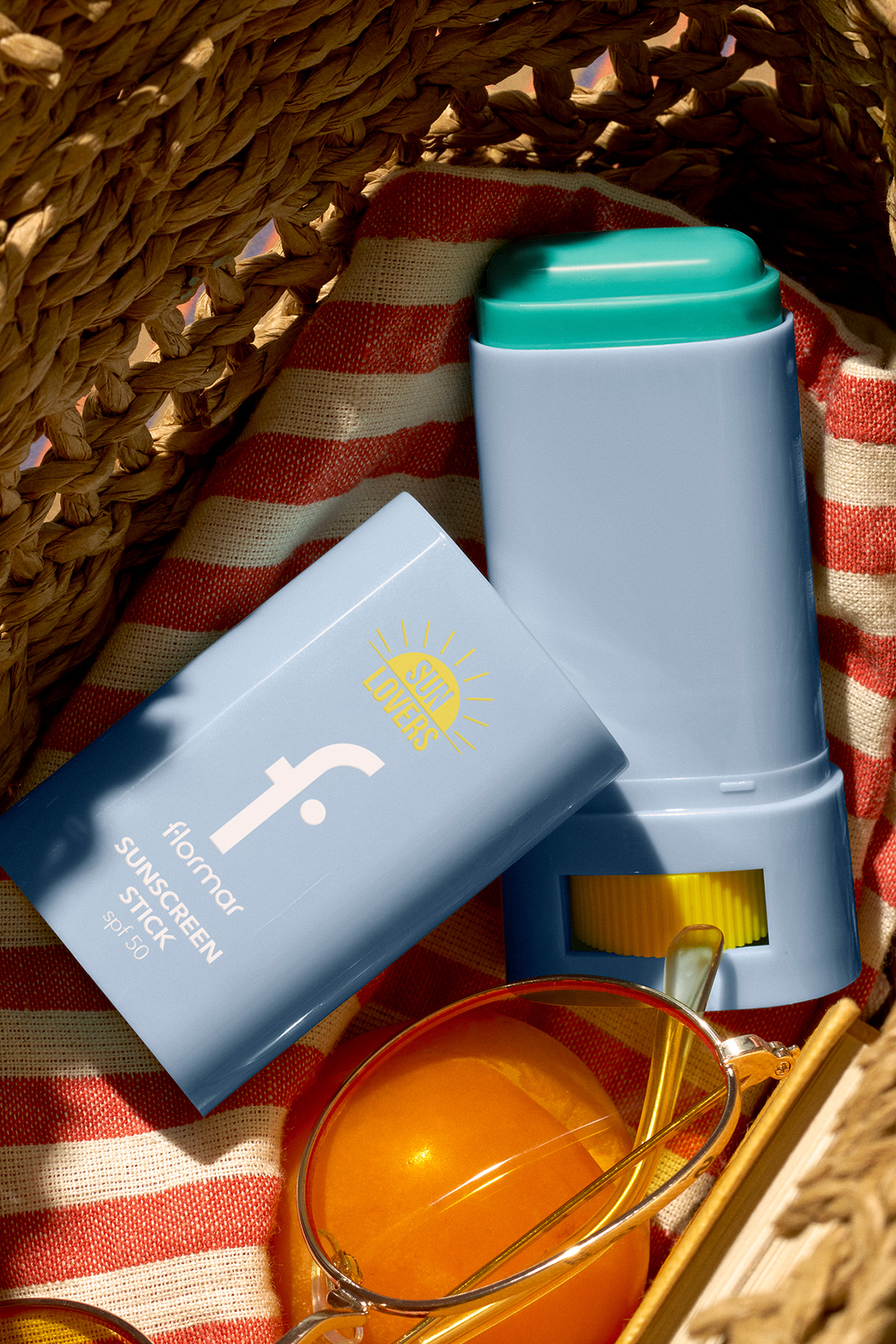 کرم ضد آفتاب صورت SUN LOVERS مشاهده مرطوب کننده موثر چوب SPF50 001 شفاف Flormar